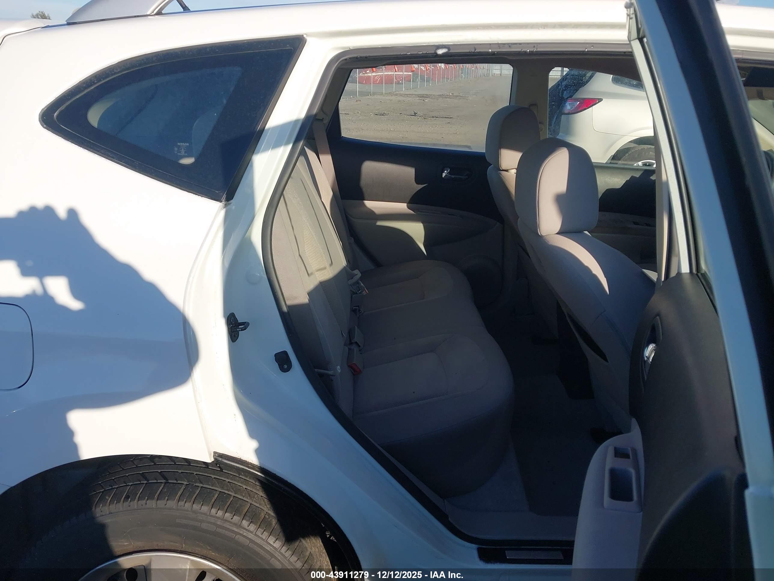 NISSAN ROGUE image 8