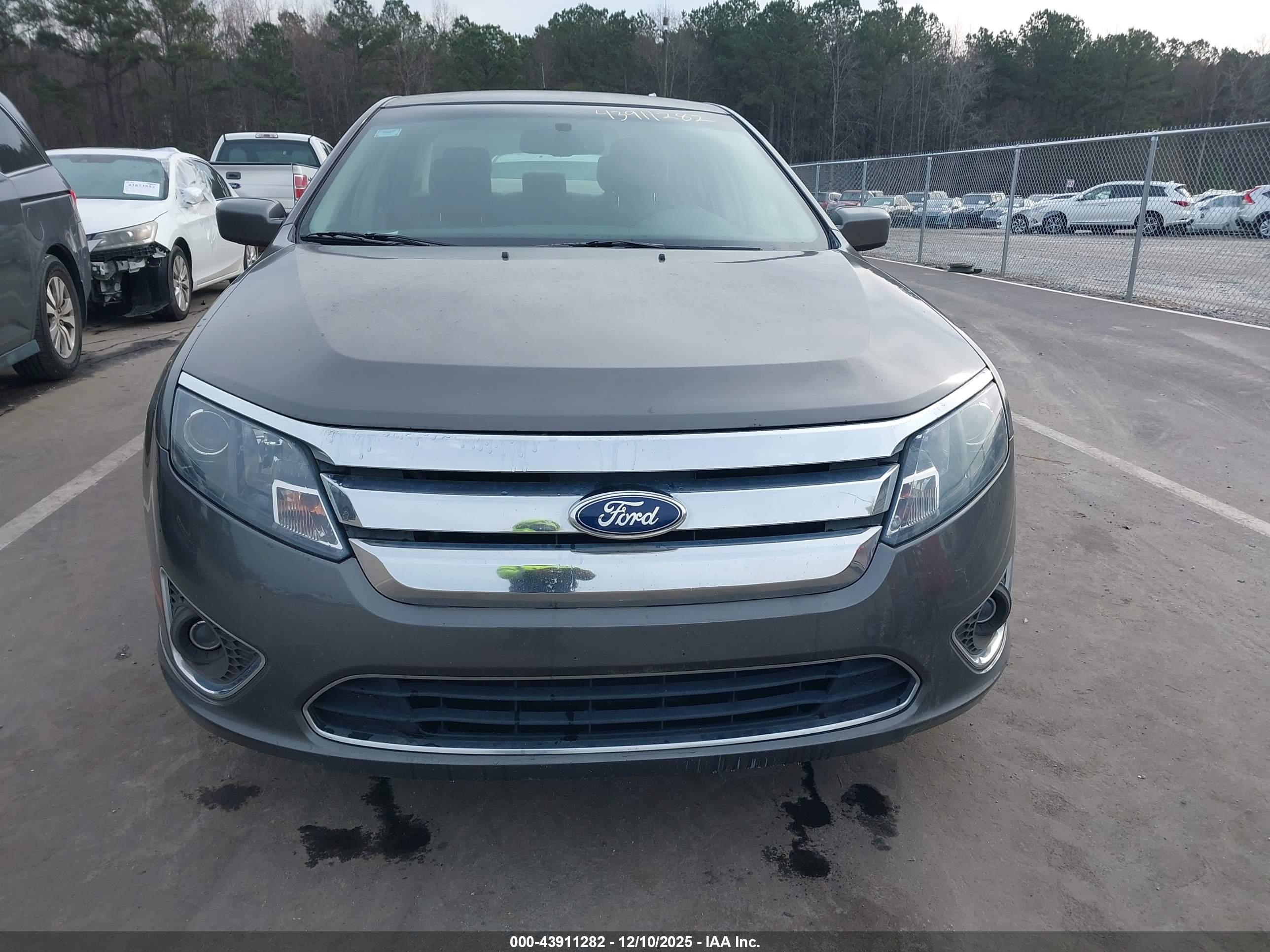 FORD FUSION image 6
