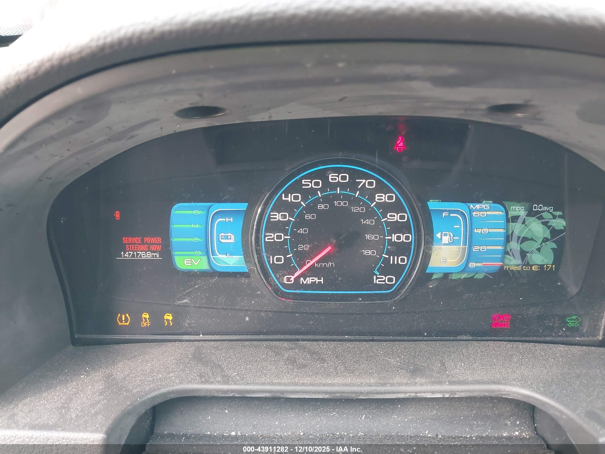 FORD FUSION image 7