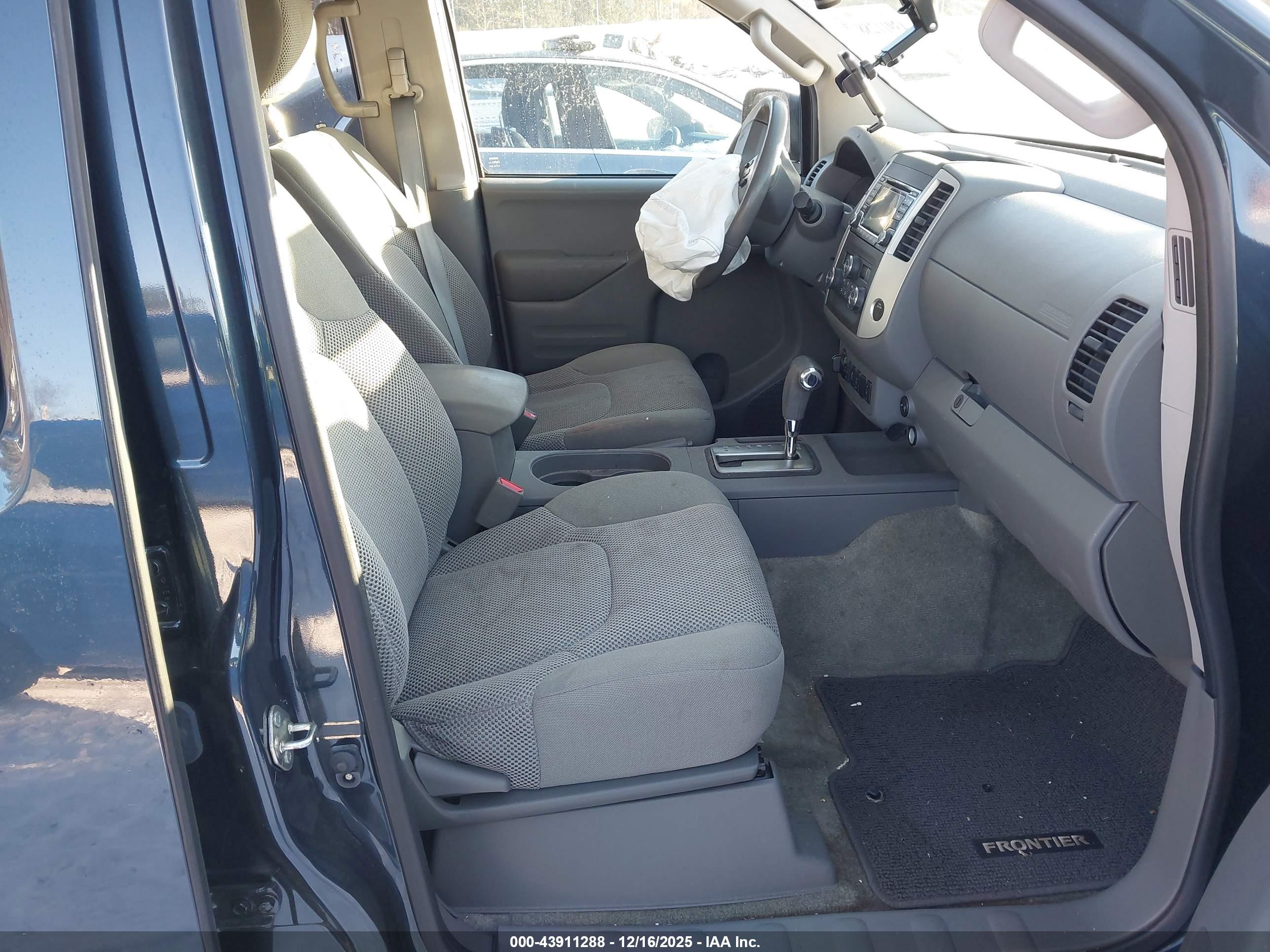 NISSAN FRONTIER image 5