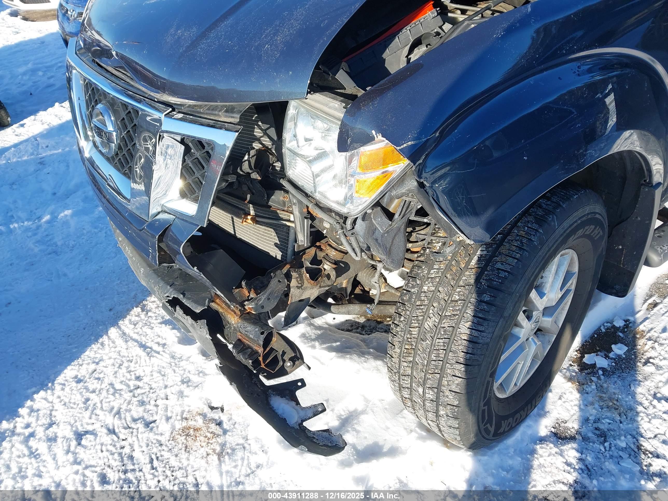 NISSAN FRONTIER image 6