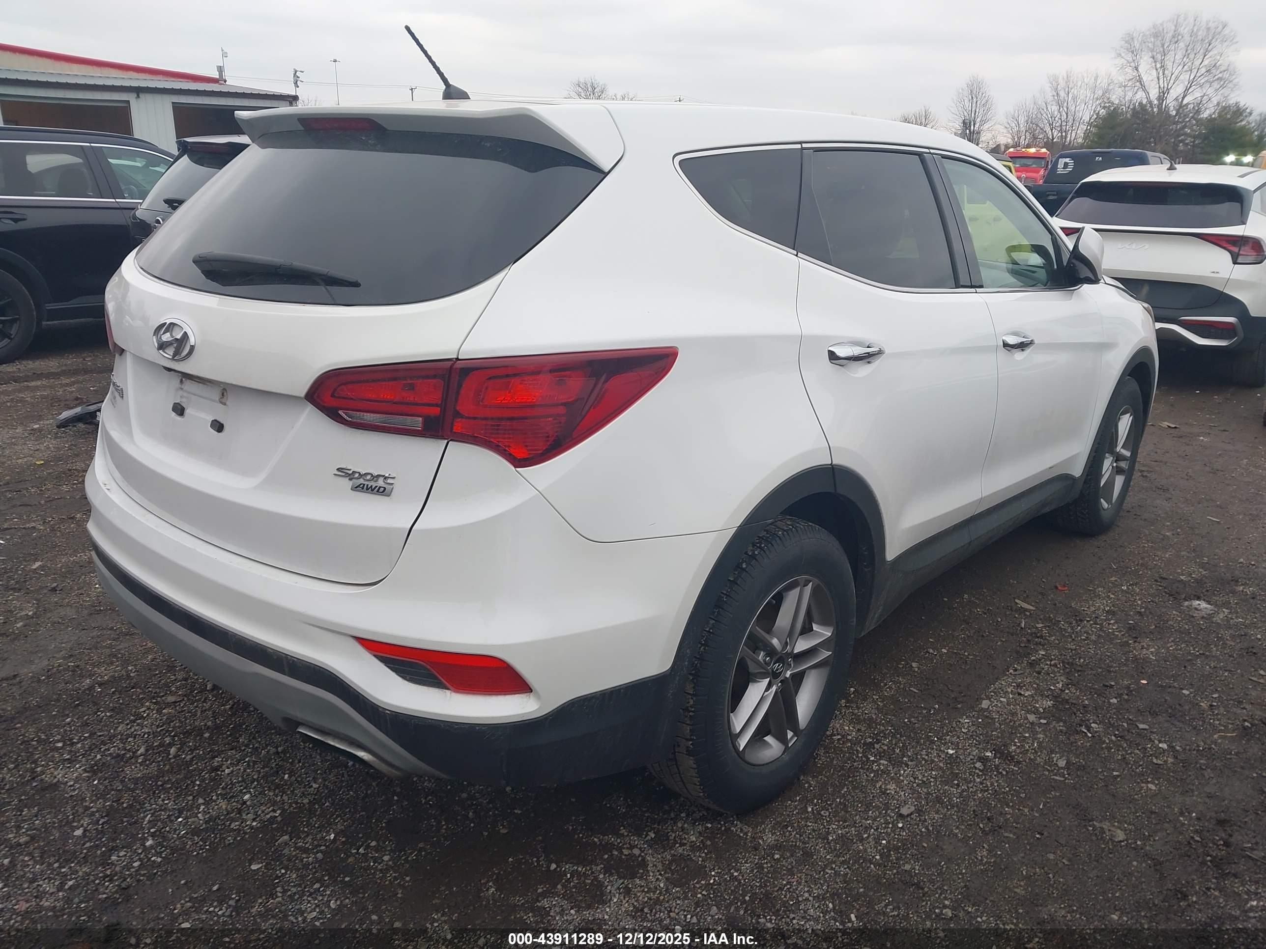 HYUNDAI SANTA image 4
