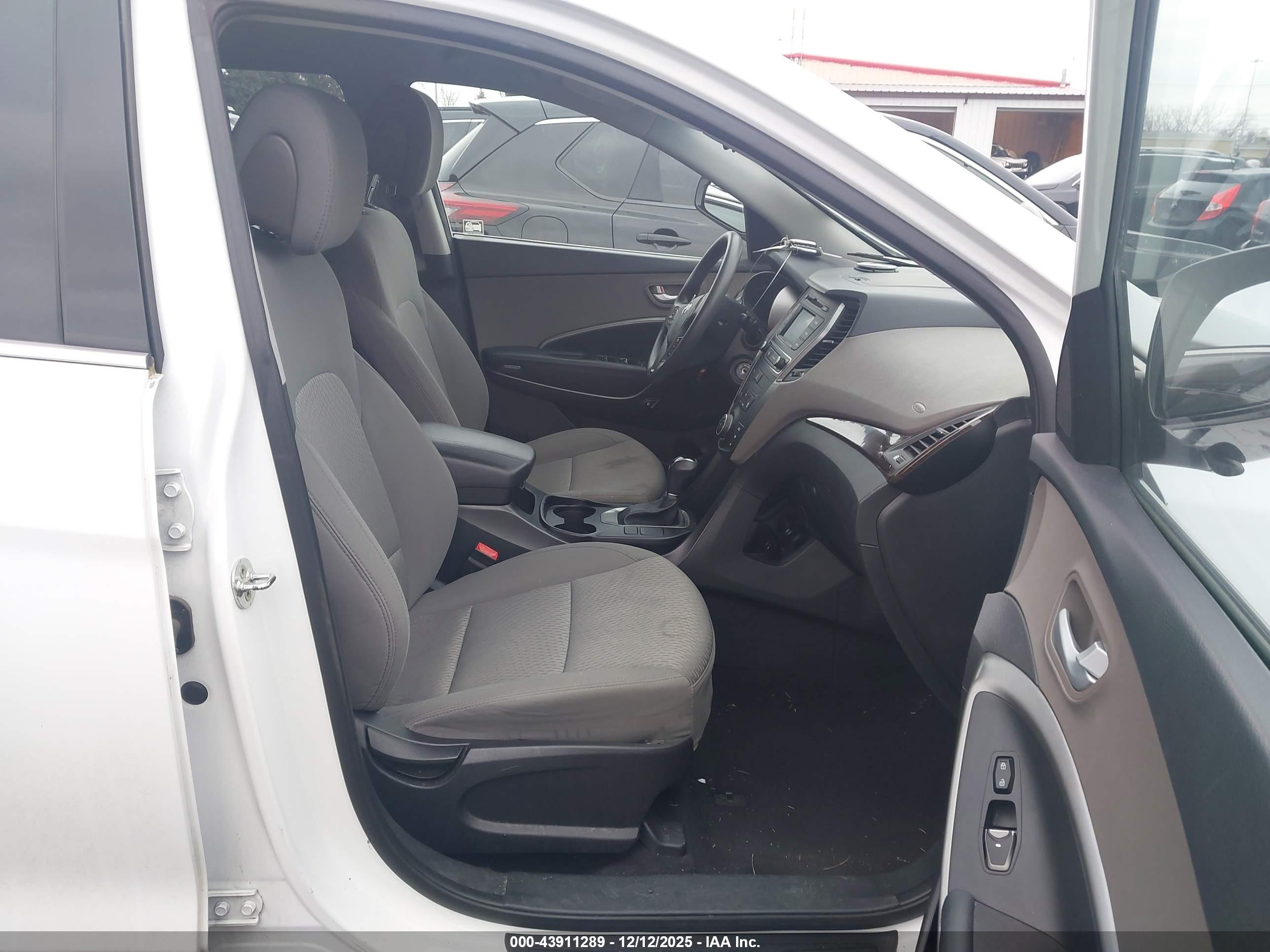 HYUNDAI SANTA image 5