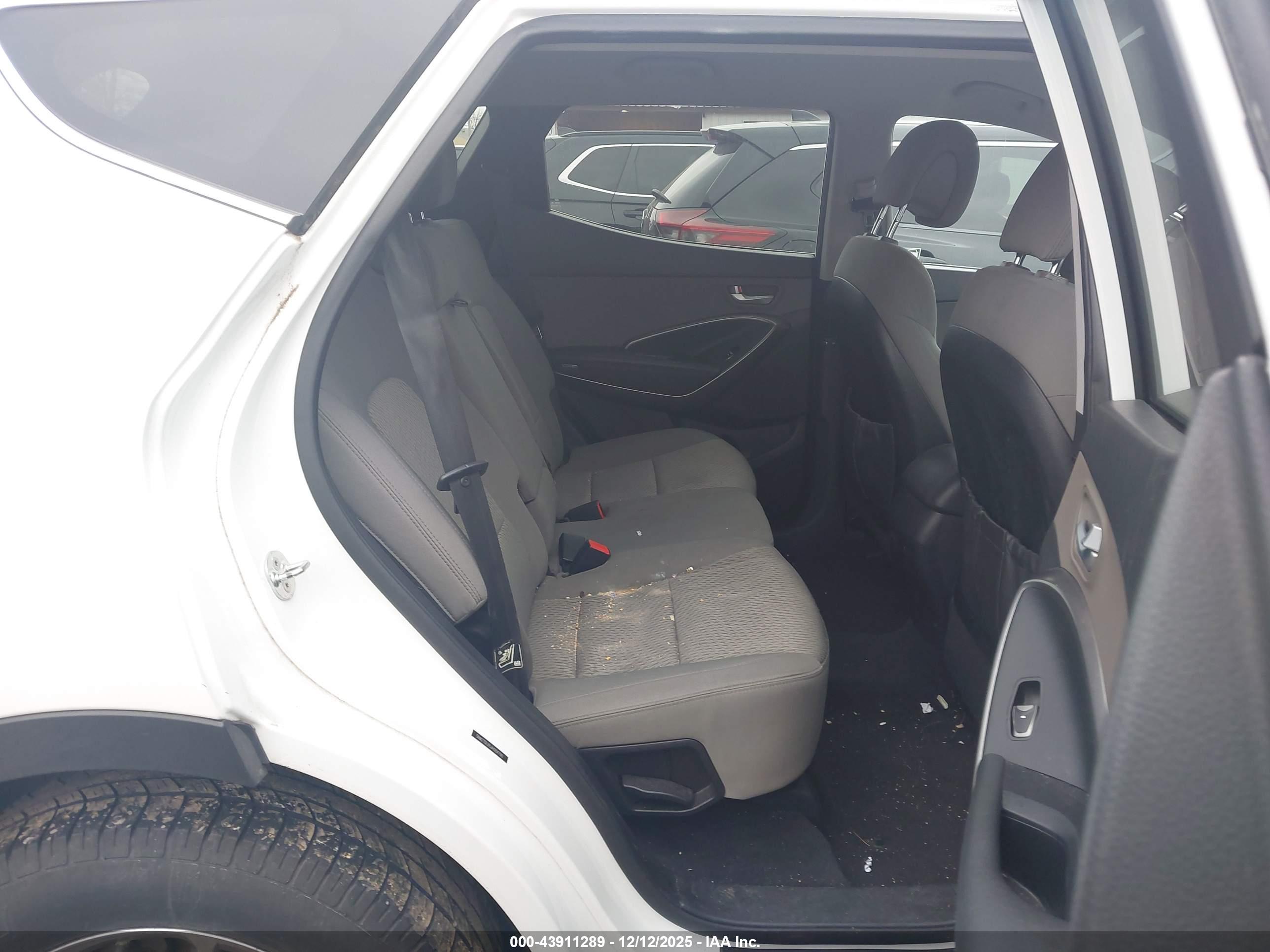 HYUNDAI SANTA image 8