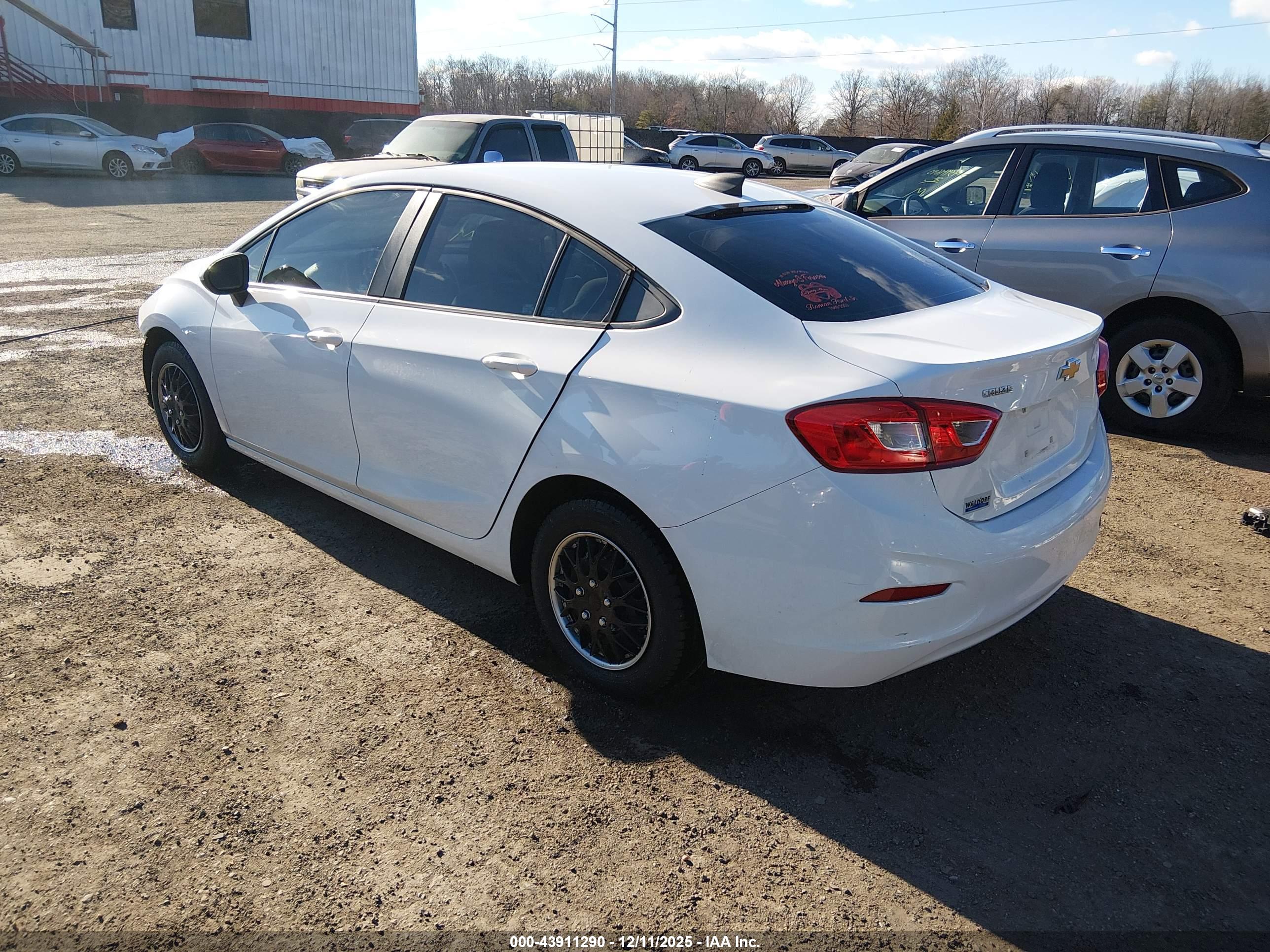 CHEVROLET CRUZE image 3