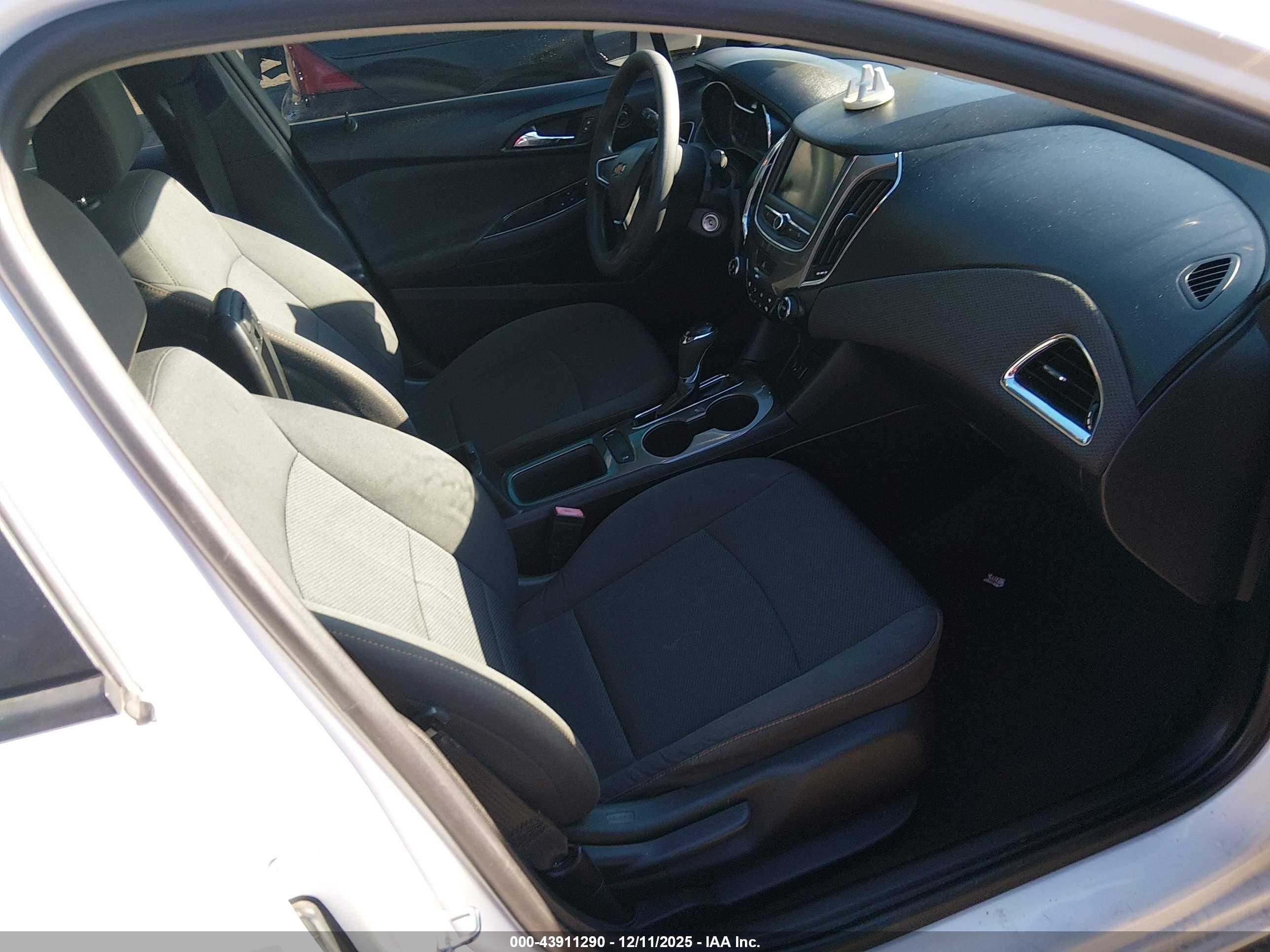 CHEVROLET CRUZE image 5
