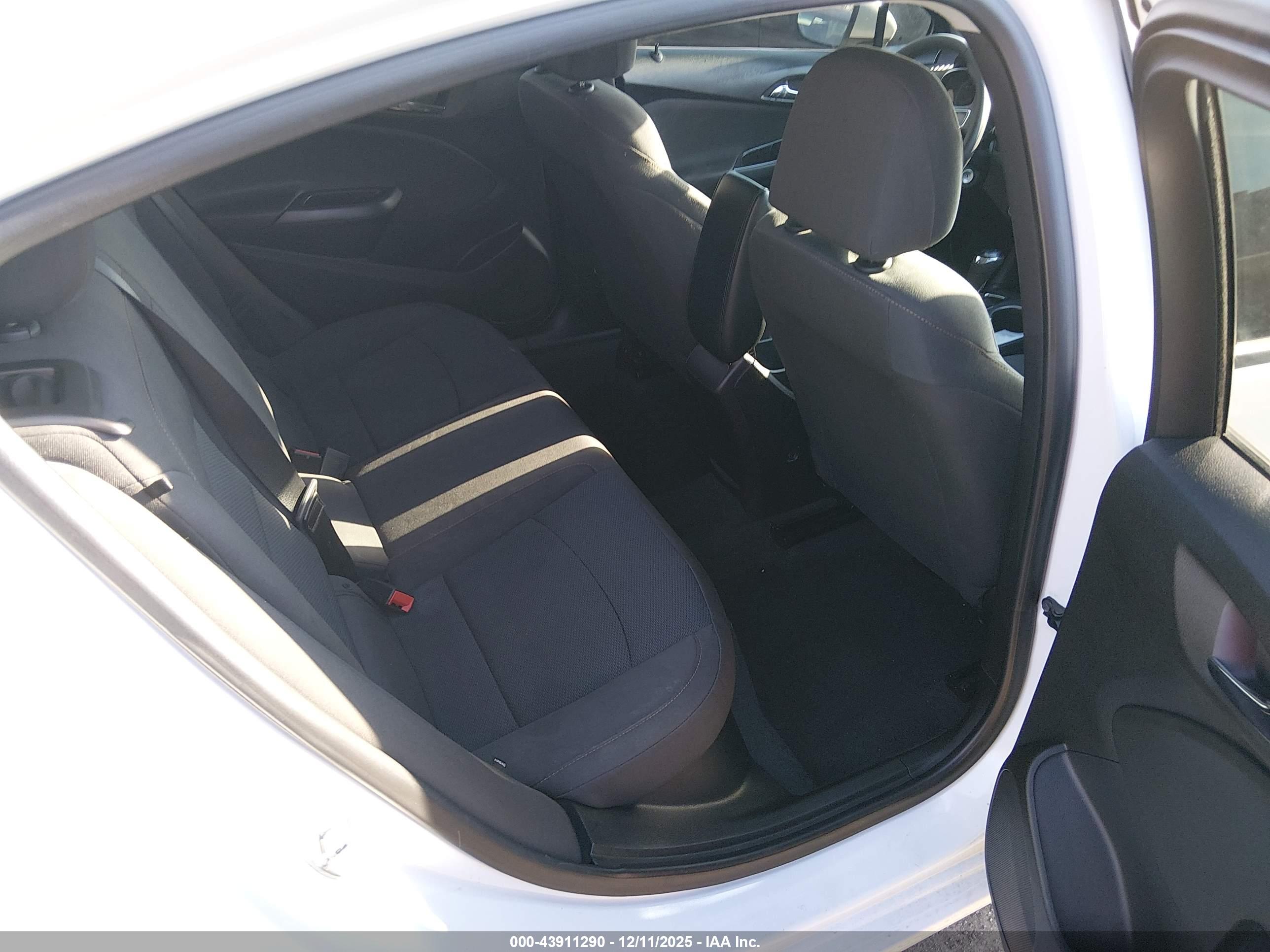 CHEVROLET CRUZE image 8