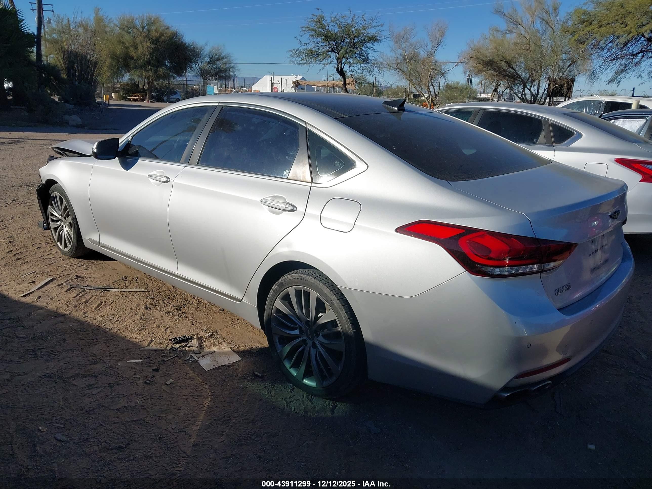 HYUNDAI GENESIS image 3