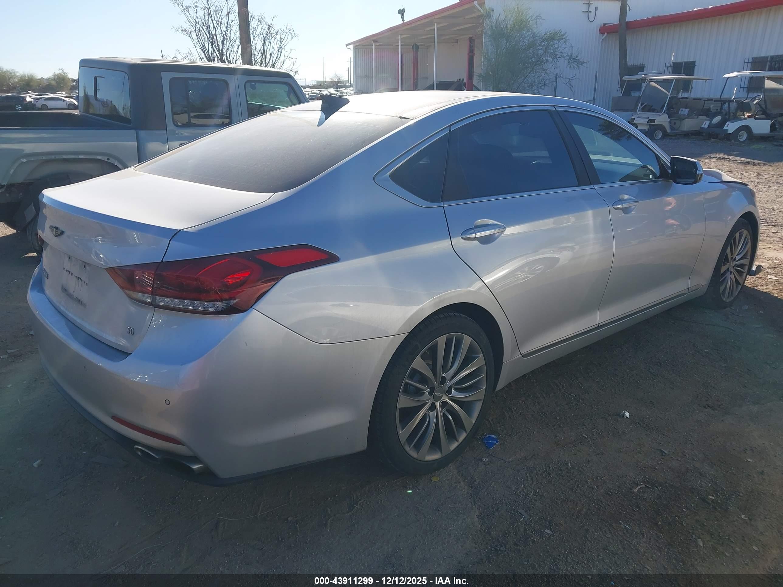 HYUNDAI GENESIS image 4