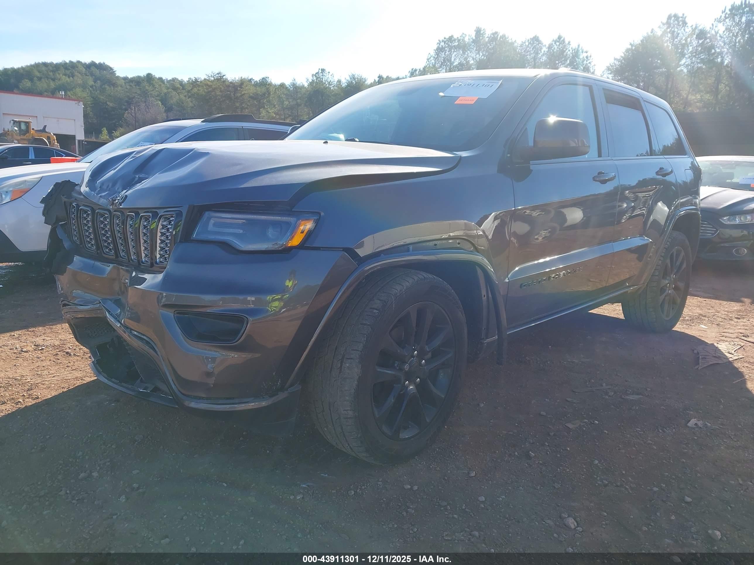 JEEP GRAND image 2