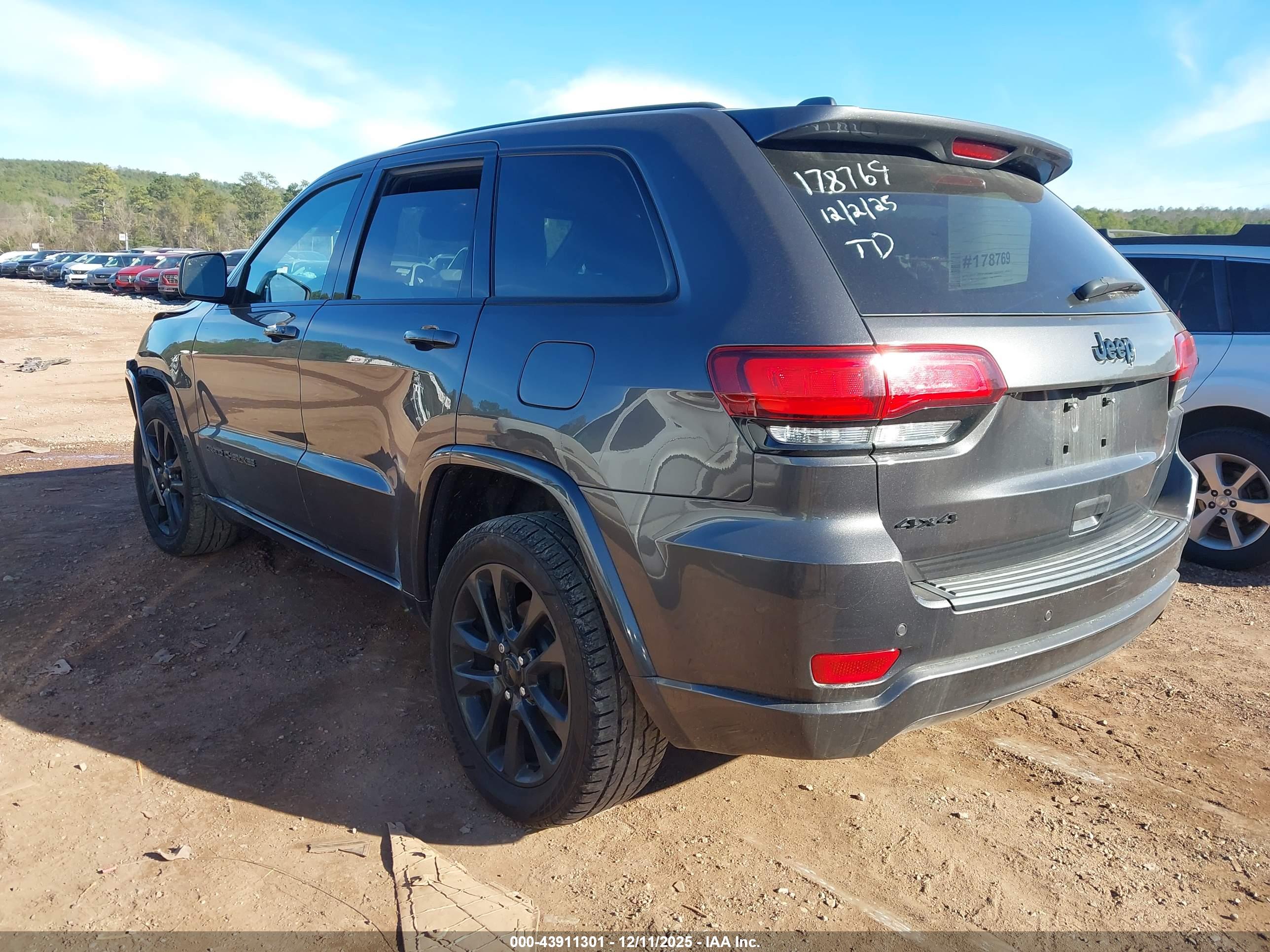 JEEP GRAND image 3