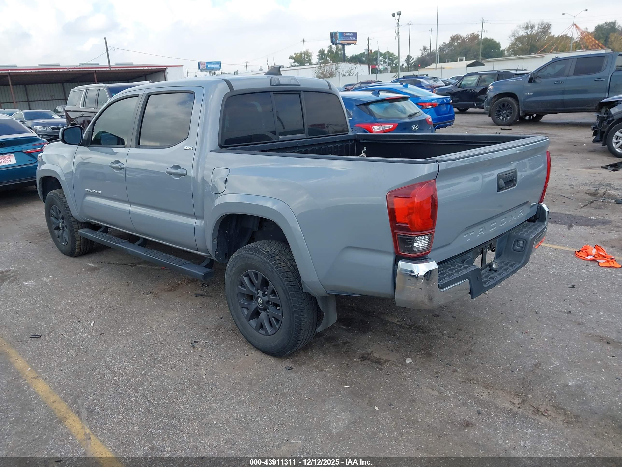 TOYOTA TACOMA image 3