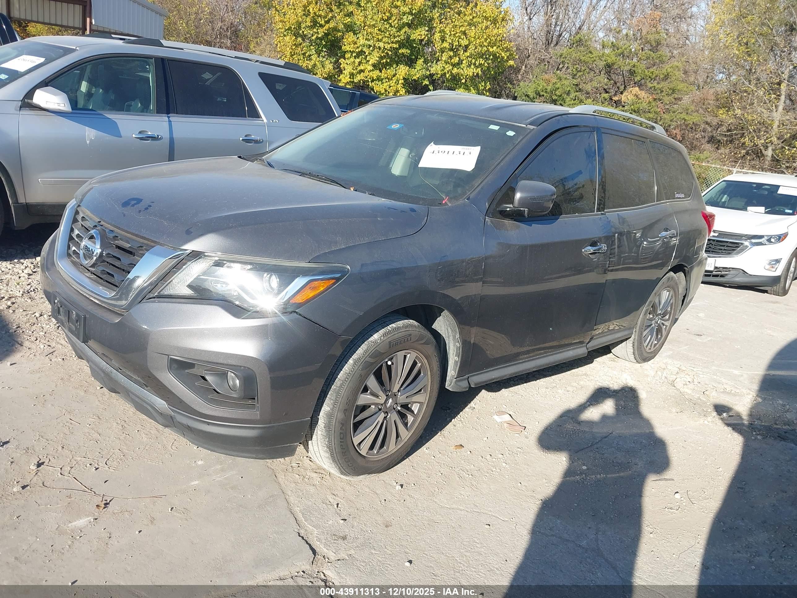NISSAN PATHFINDER image 2
