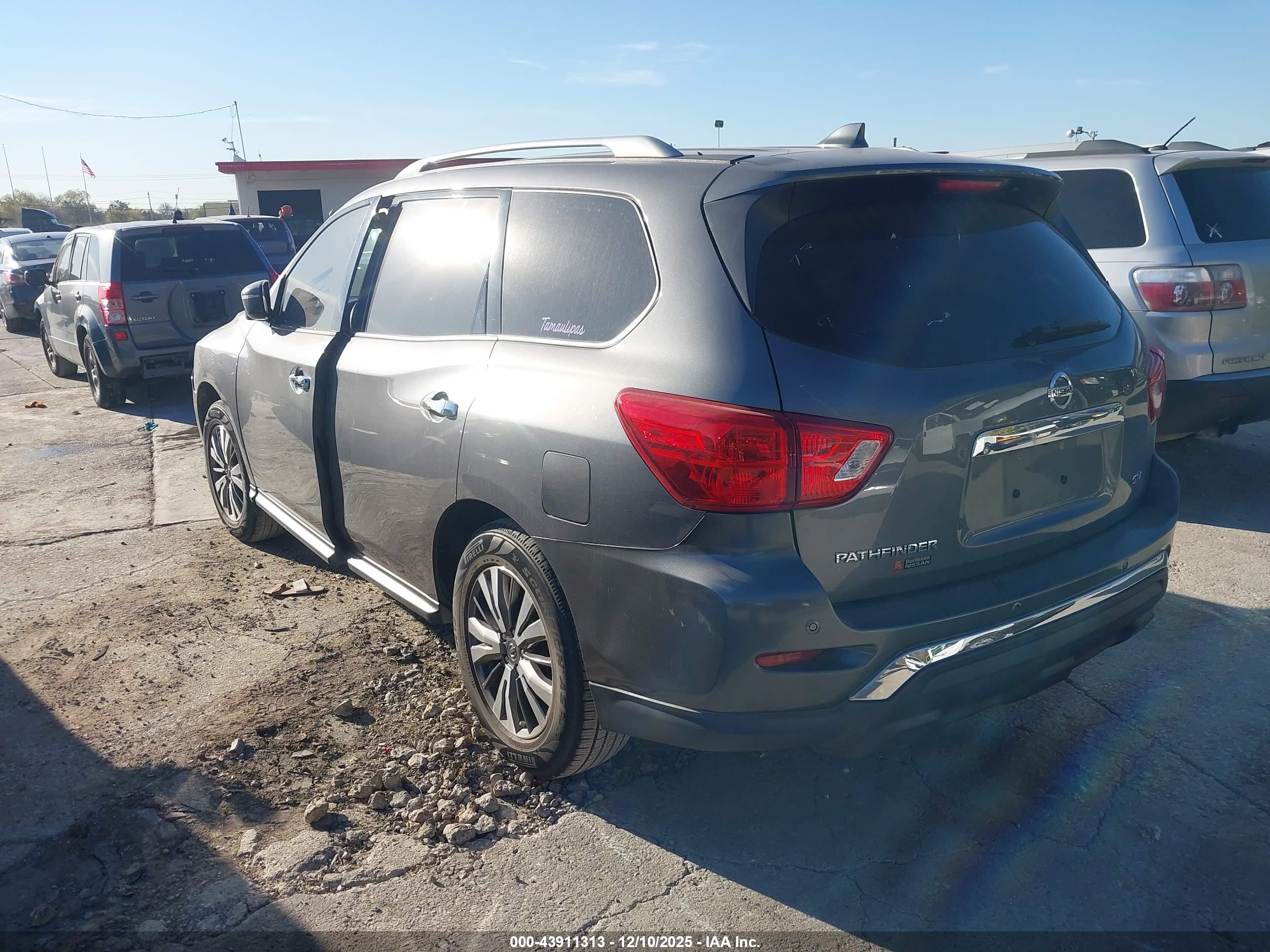 NISSAN PATHFINDER image 3