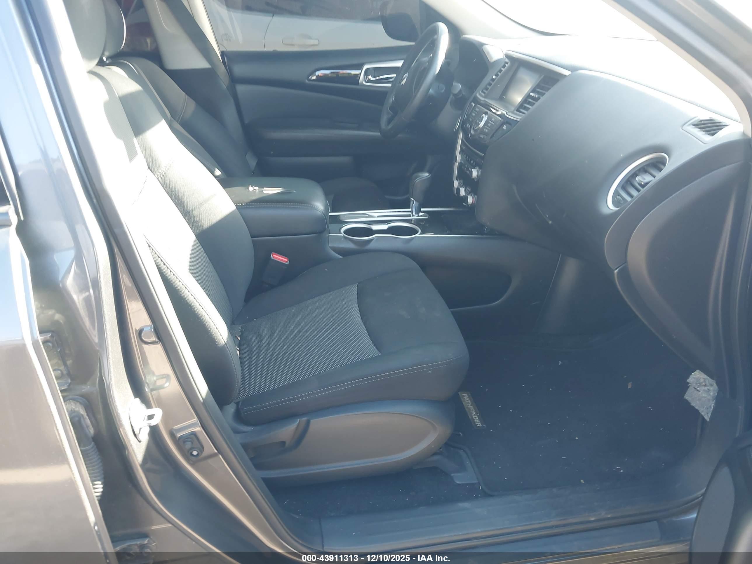 NISSAN PATHFINDER image 5