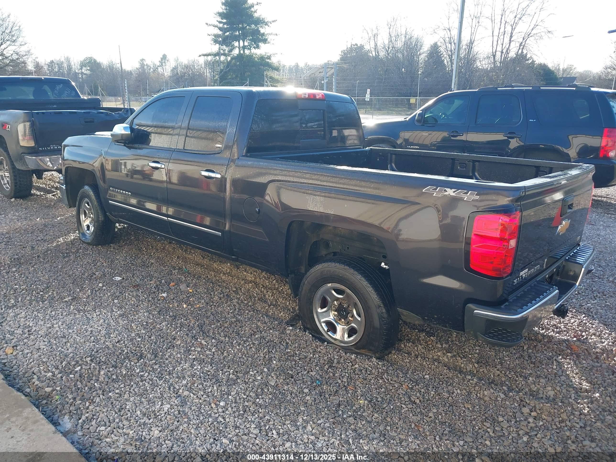 CHEVROLET SILVERADO image 3