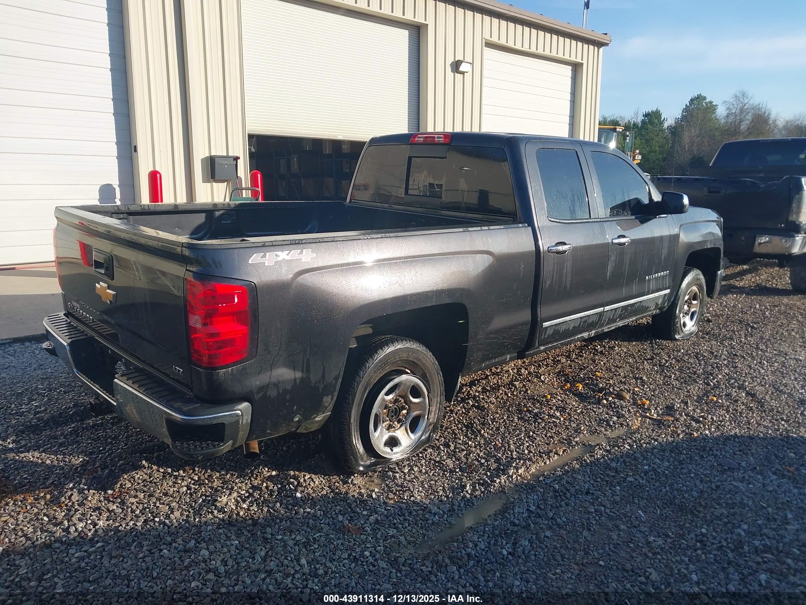 CHEVROLET SILVERADO image 4
