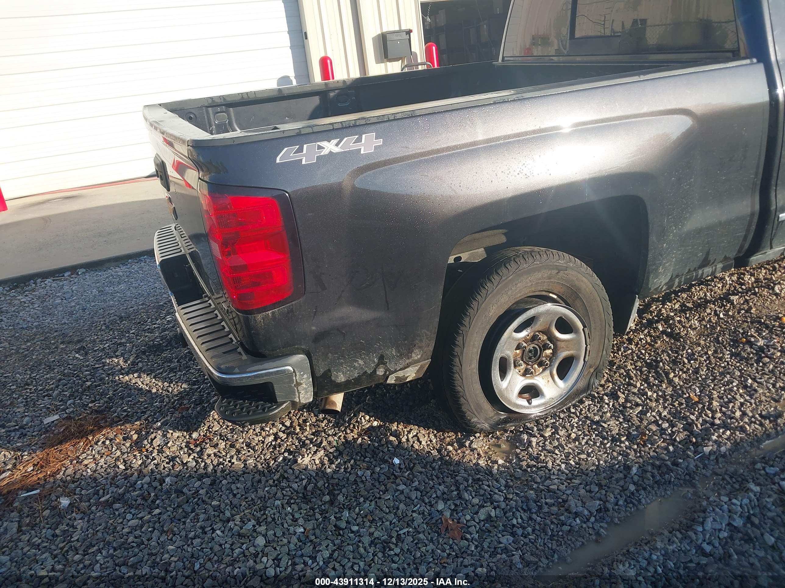 CHEVROLET SILVERADO image 6