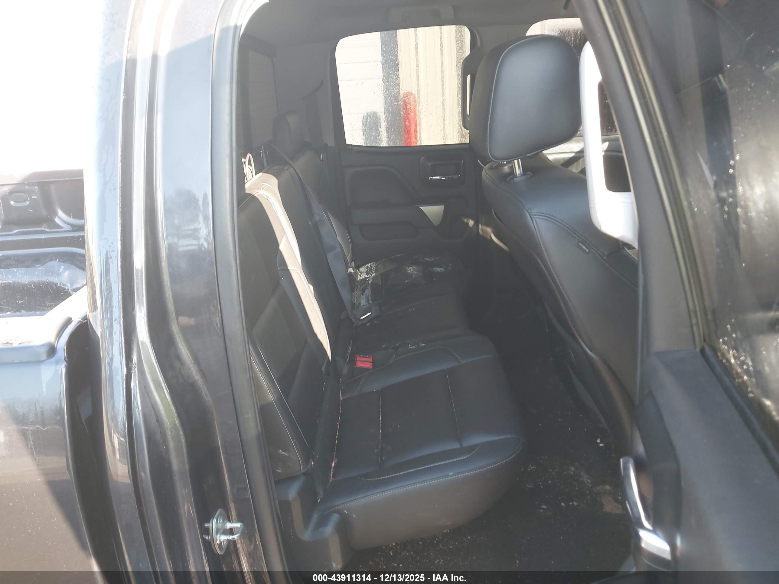 CHEVROLET SILVERADO image 8