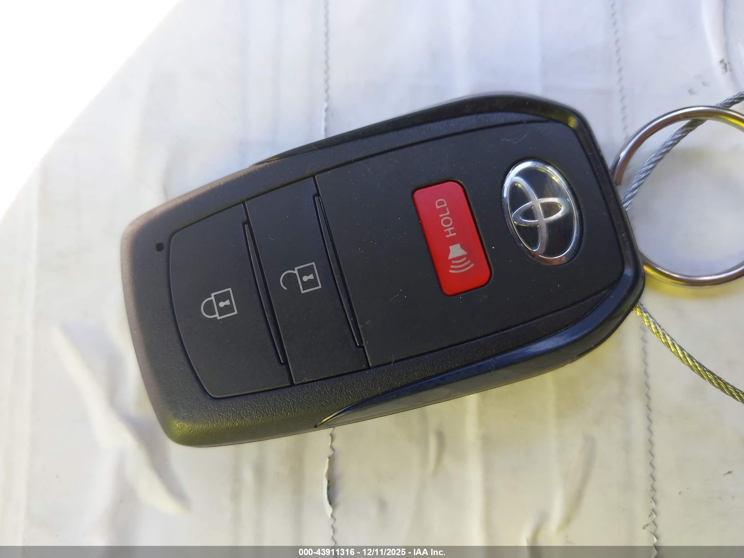 TOYOTA 4RUNNER image 11