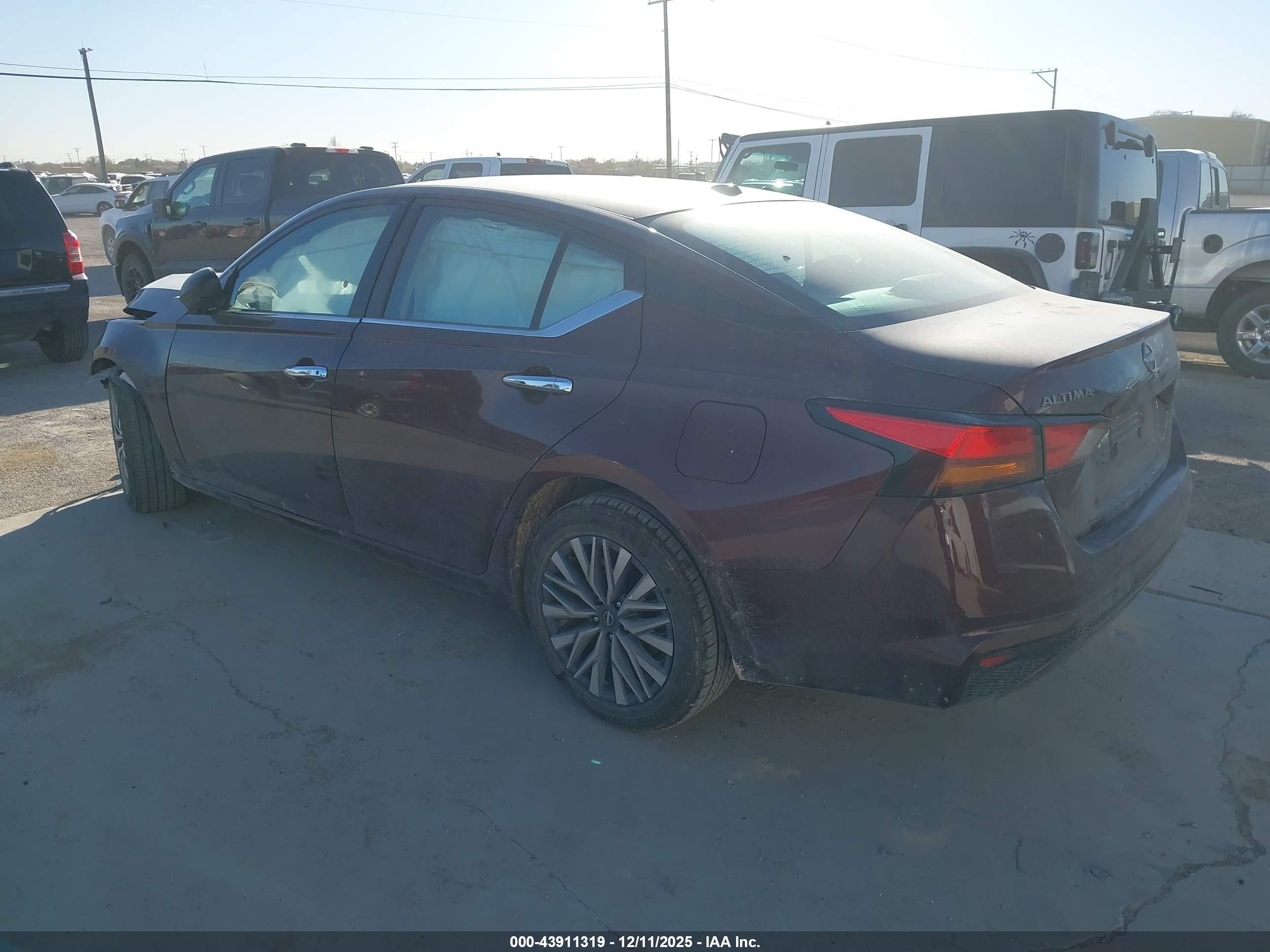 NISSAN ALTIMA image 3