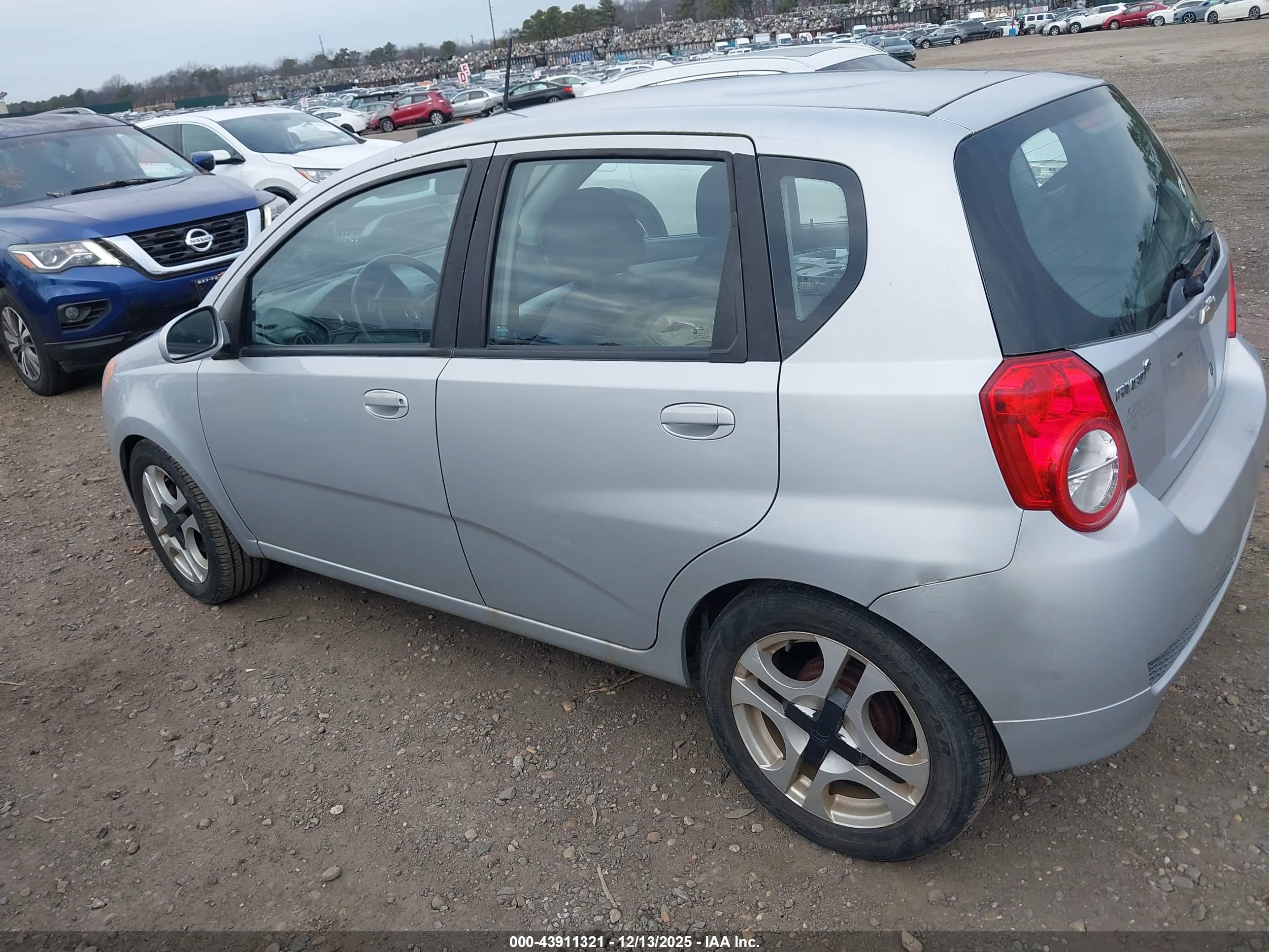 CHEVROLET AVEO image 3