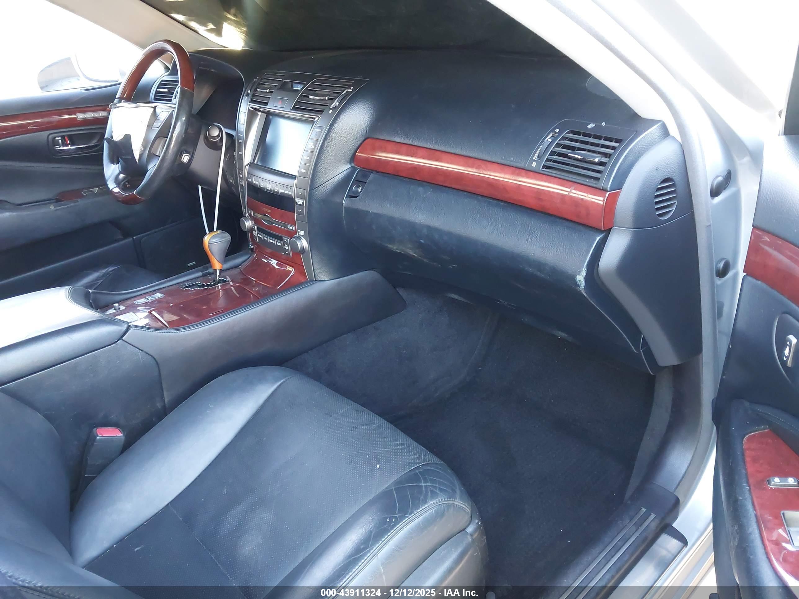 LEXUS LS image 5
