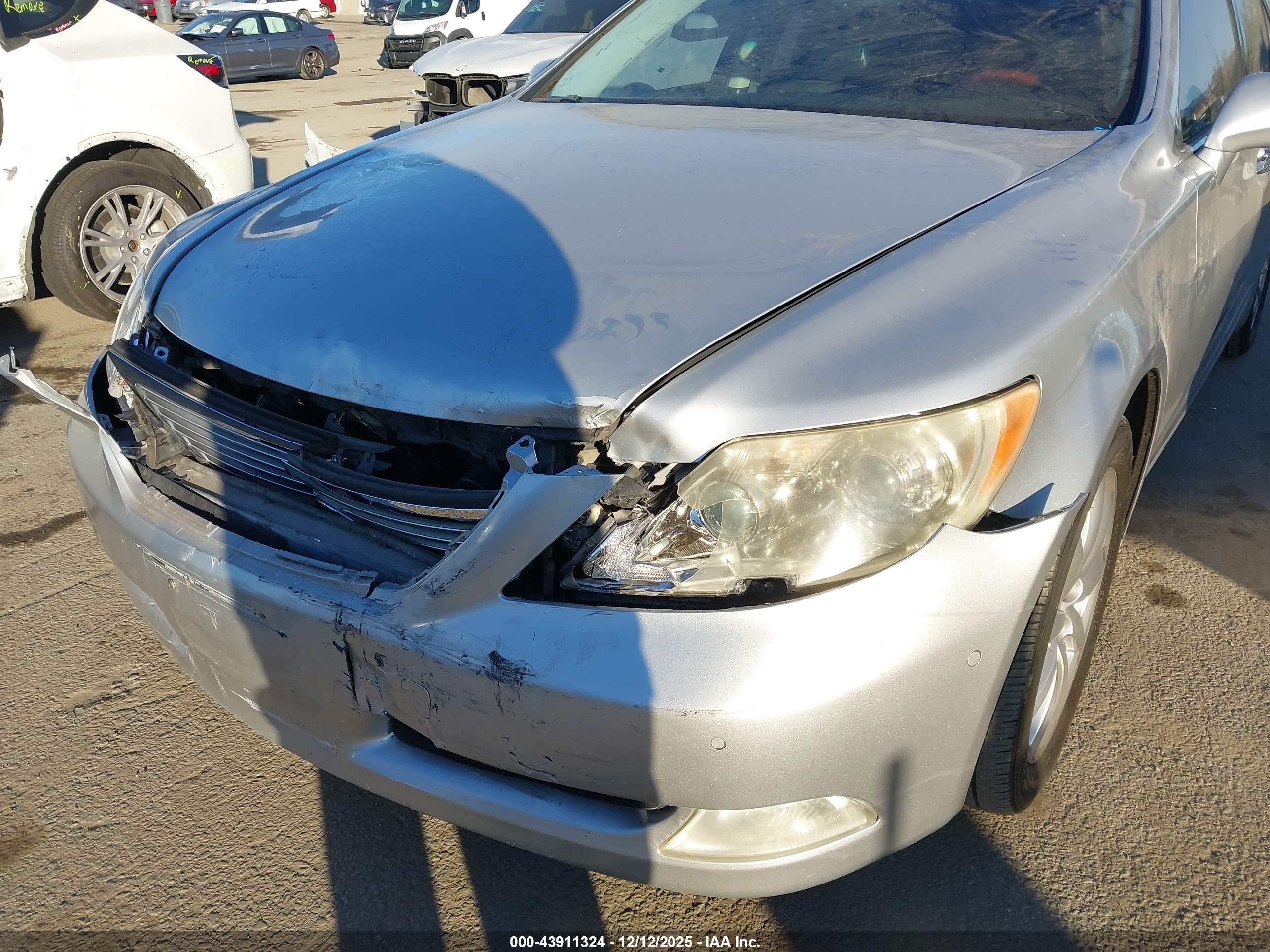 LEXUS LS image 6