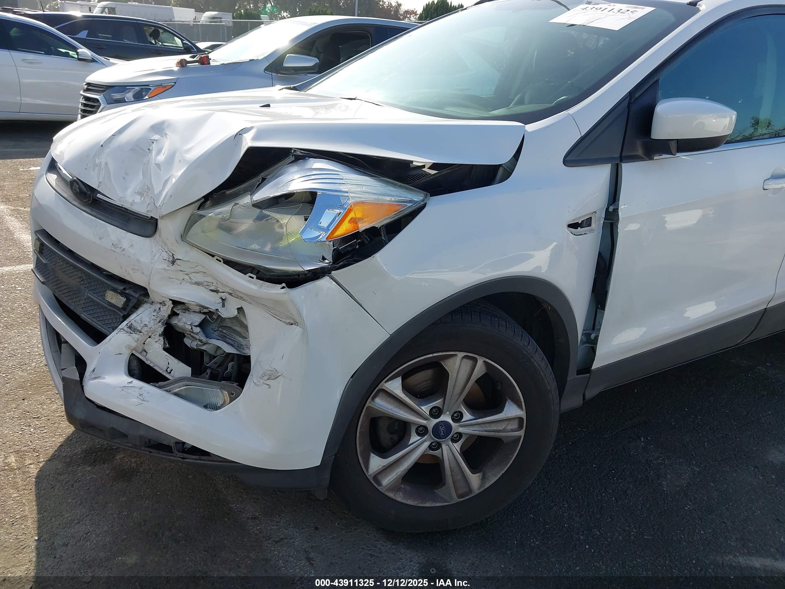 FORD ESCAPE image 6