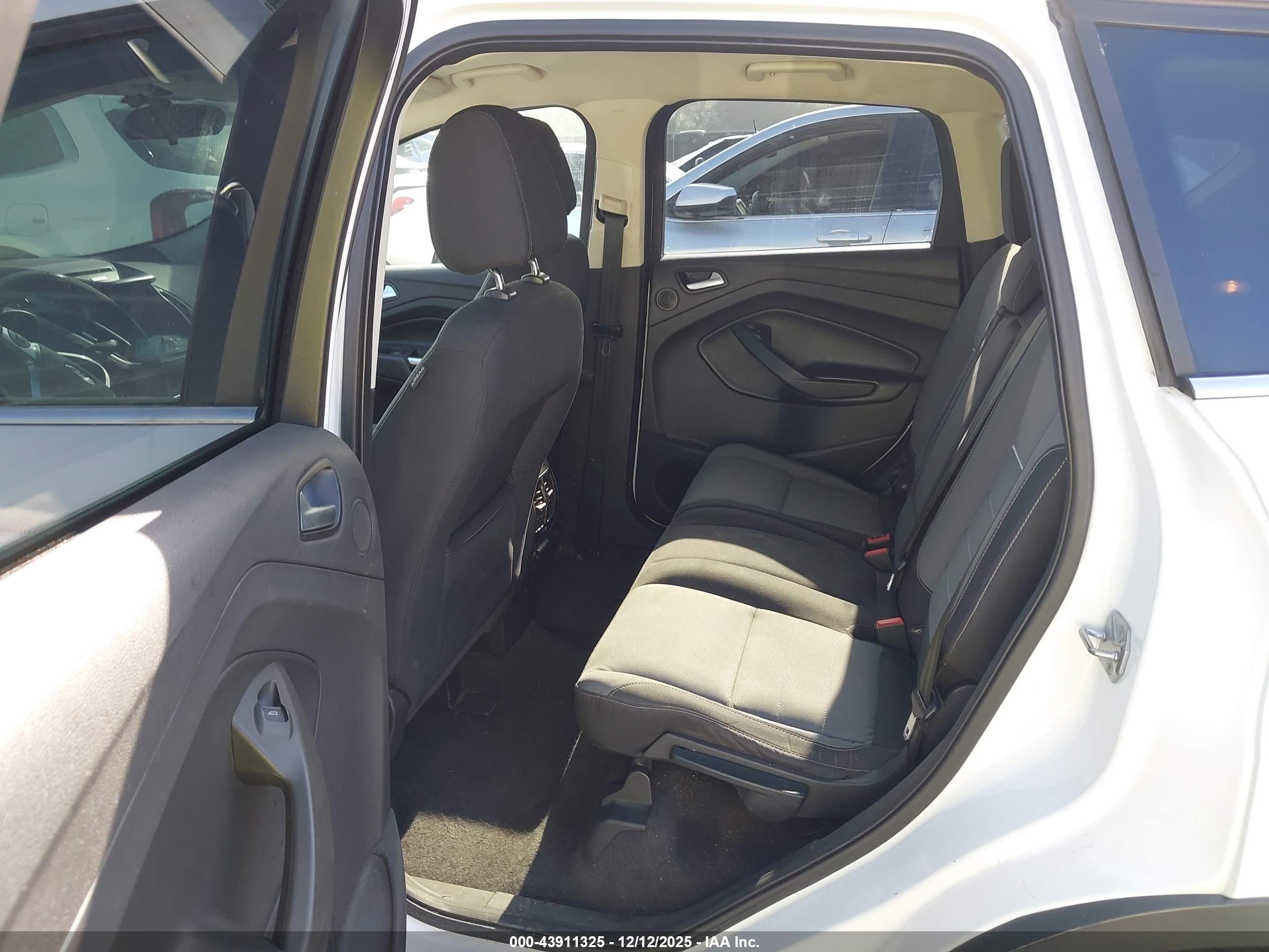 FORD ESCAPE image 8