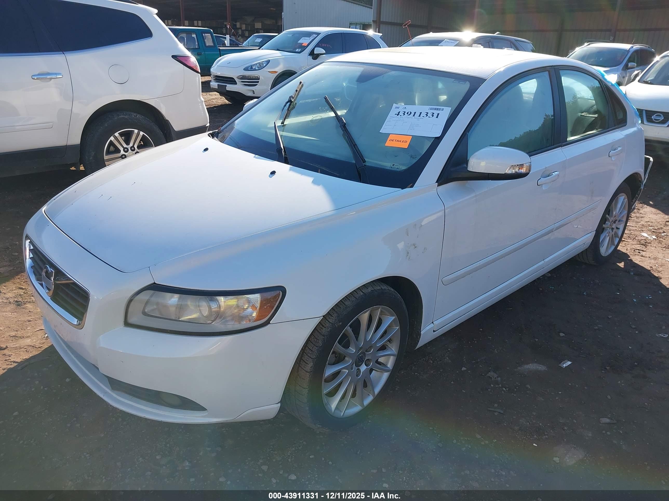 VOLVO S40 image 2