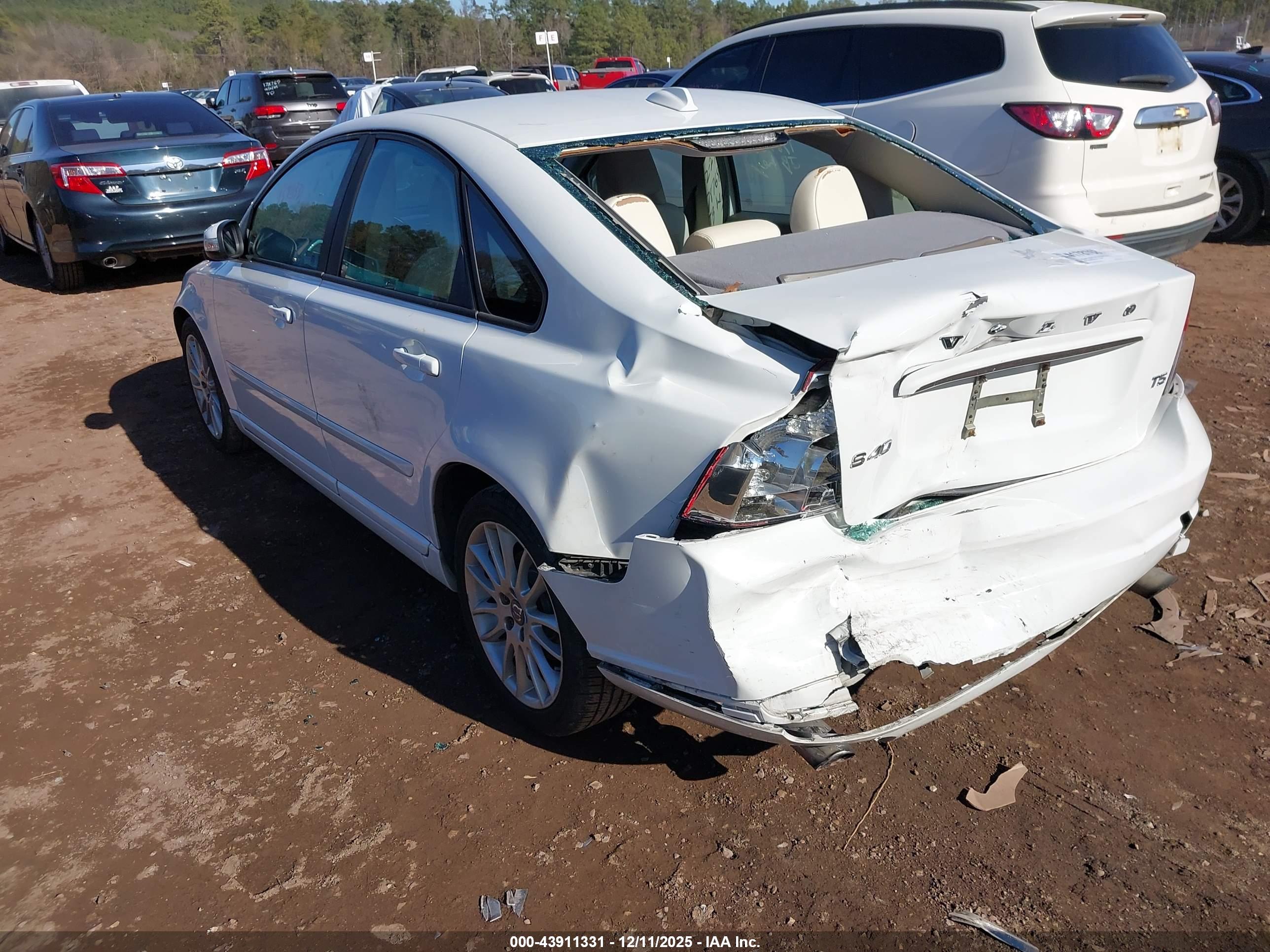 VOLVO S40 image 3