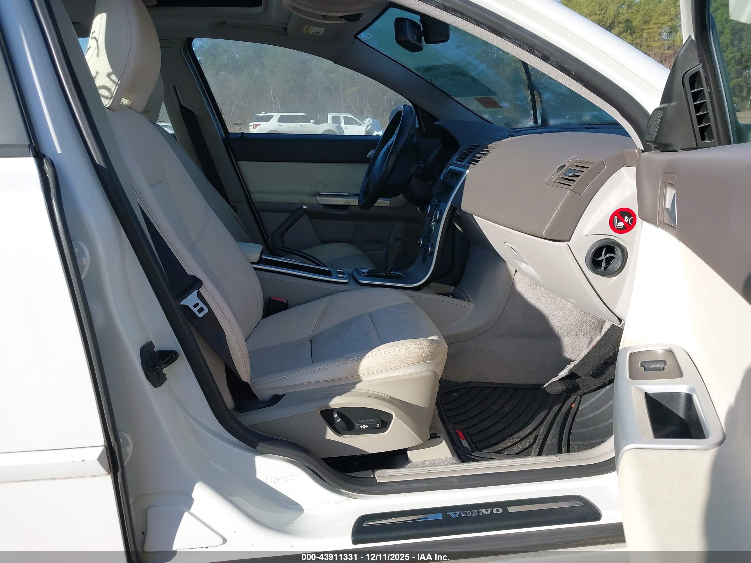 VOLVO S40 image 5