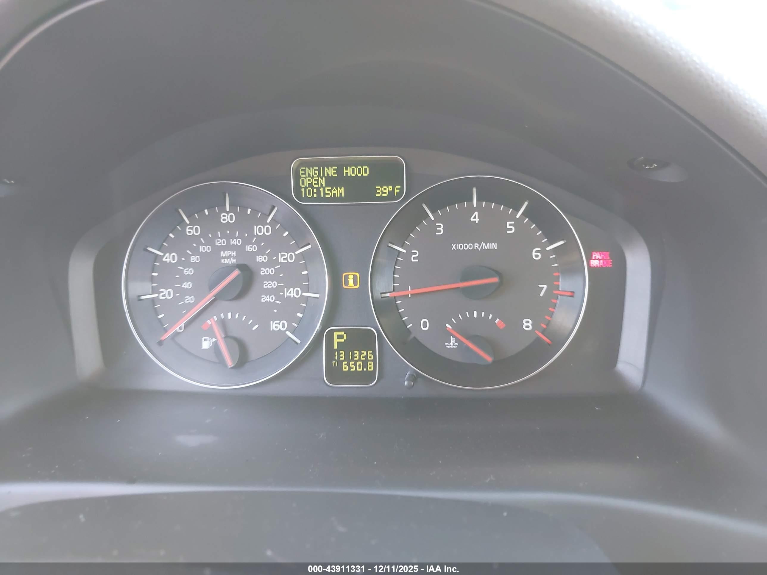 VOLVO S40 image 7