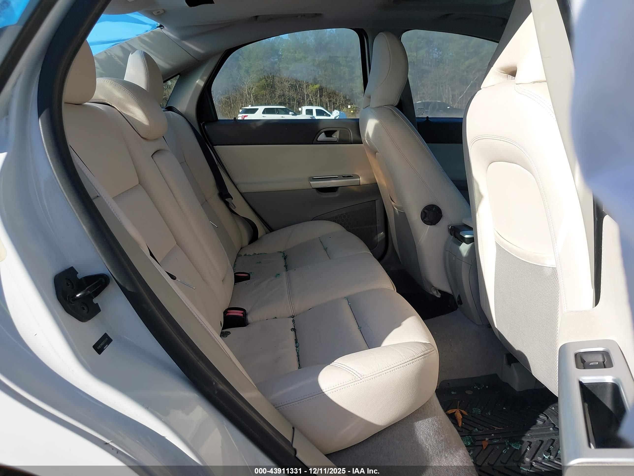 VOLVO S40 image 8