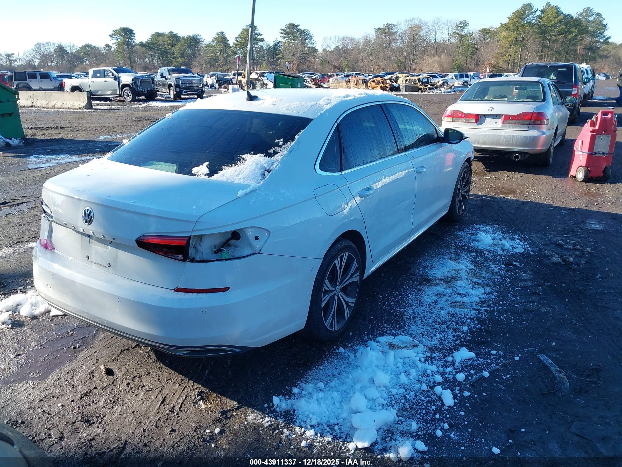 VOLKSWAGEN PASSAT image 4