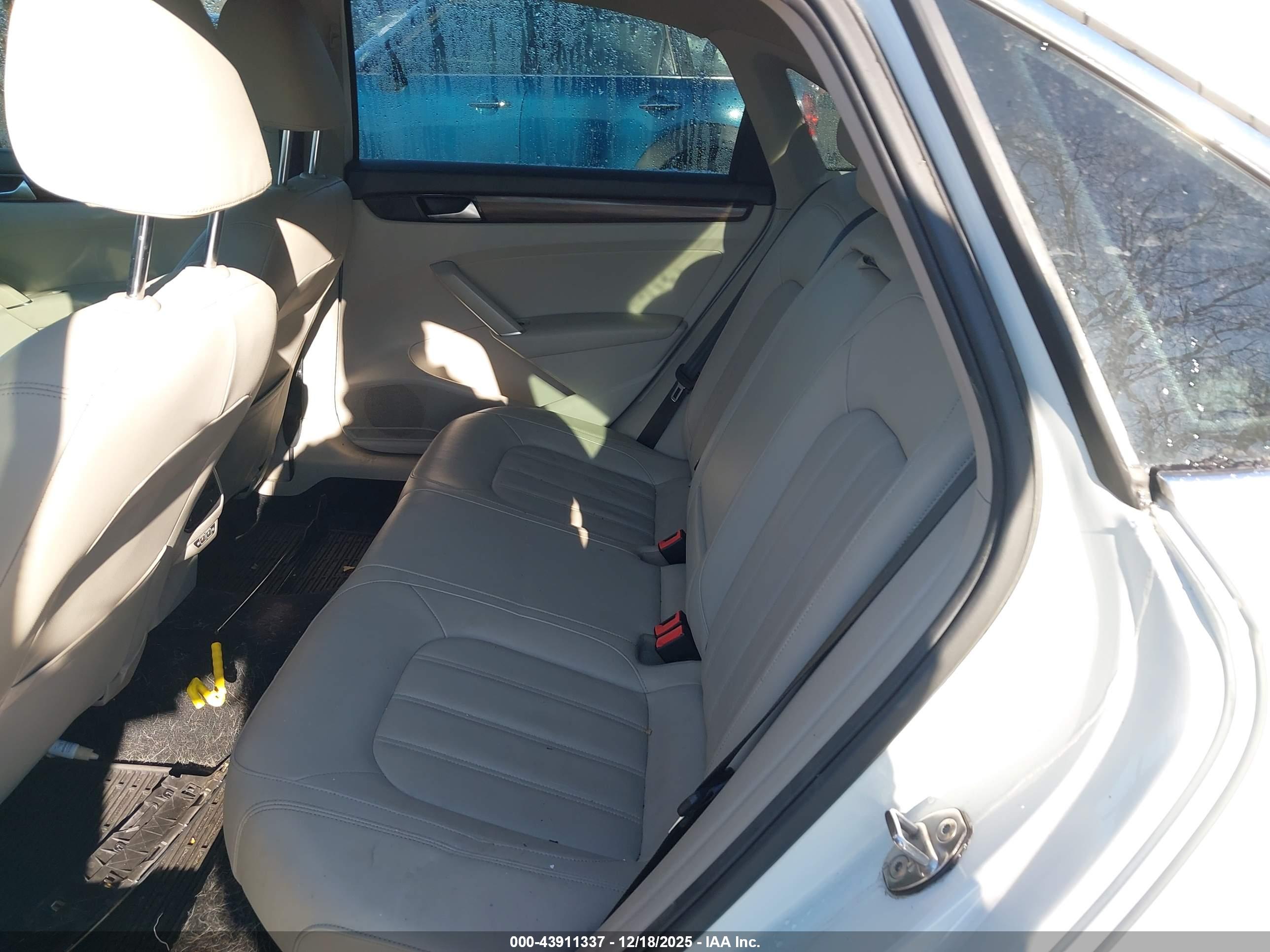 VOLKSWAGEN PASSAT image 8