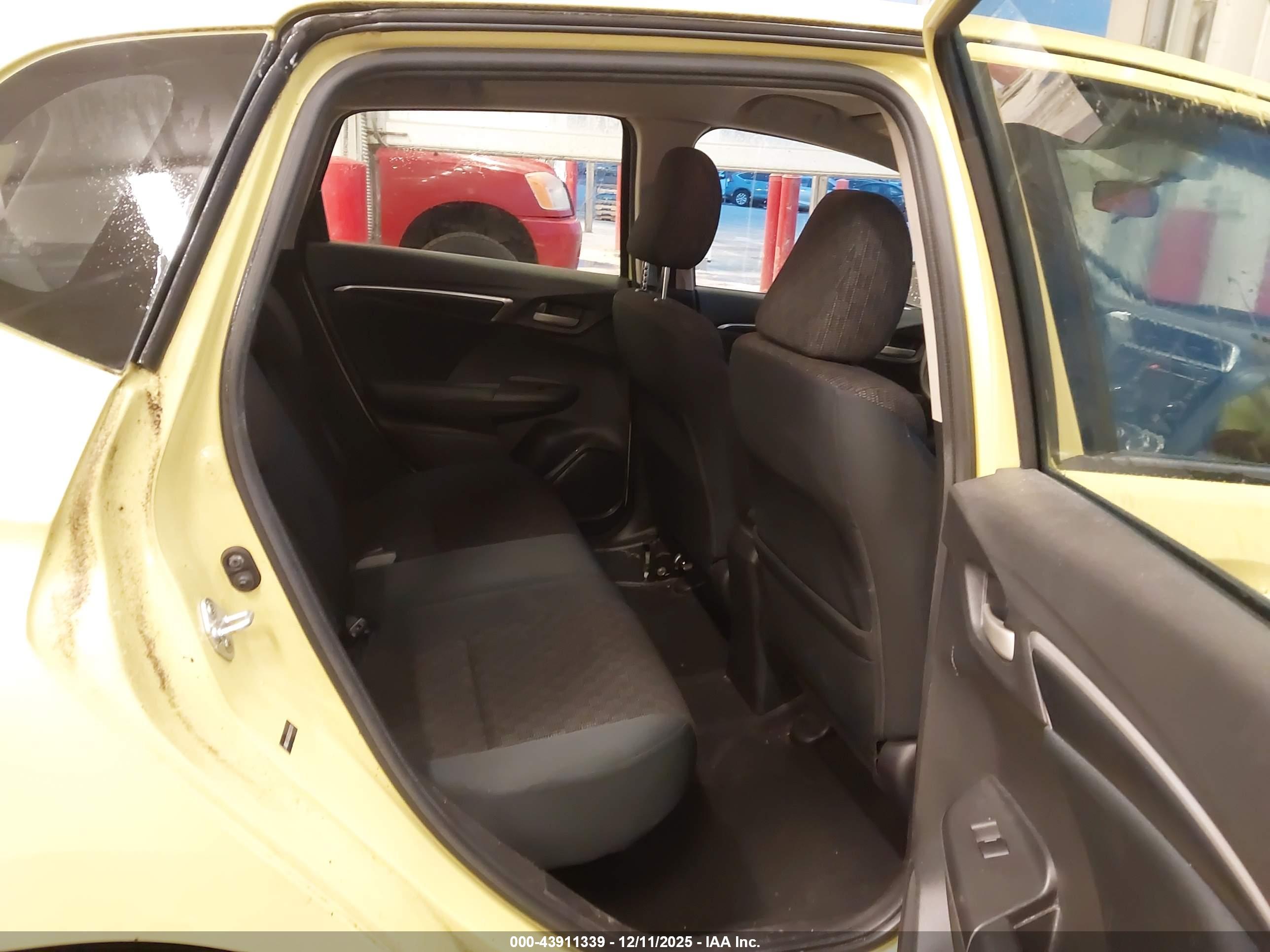 HONDA FIT image 8