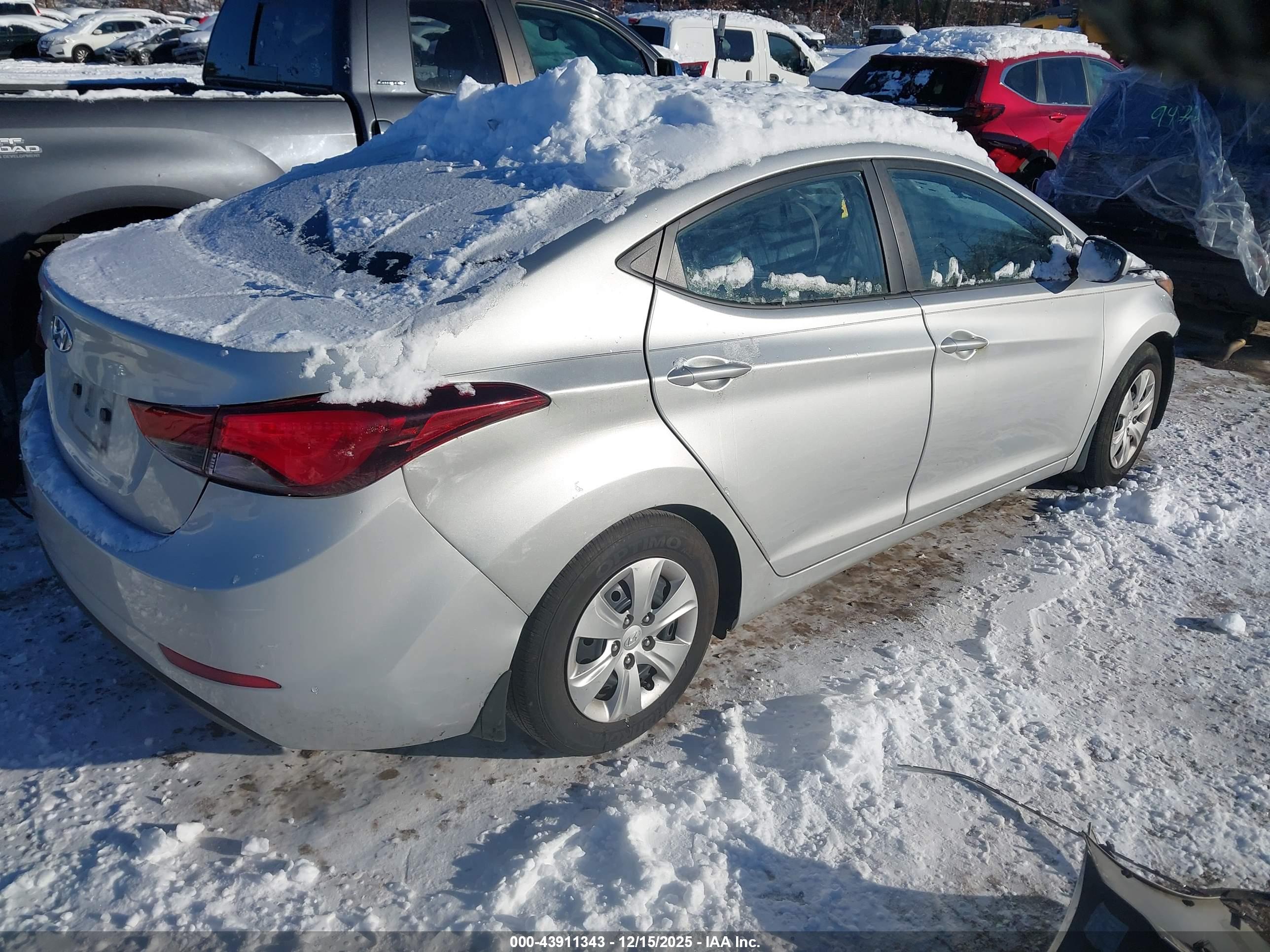HYUNDAI ELANTRA image 4