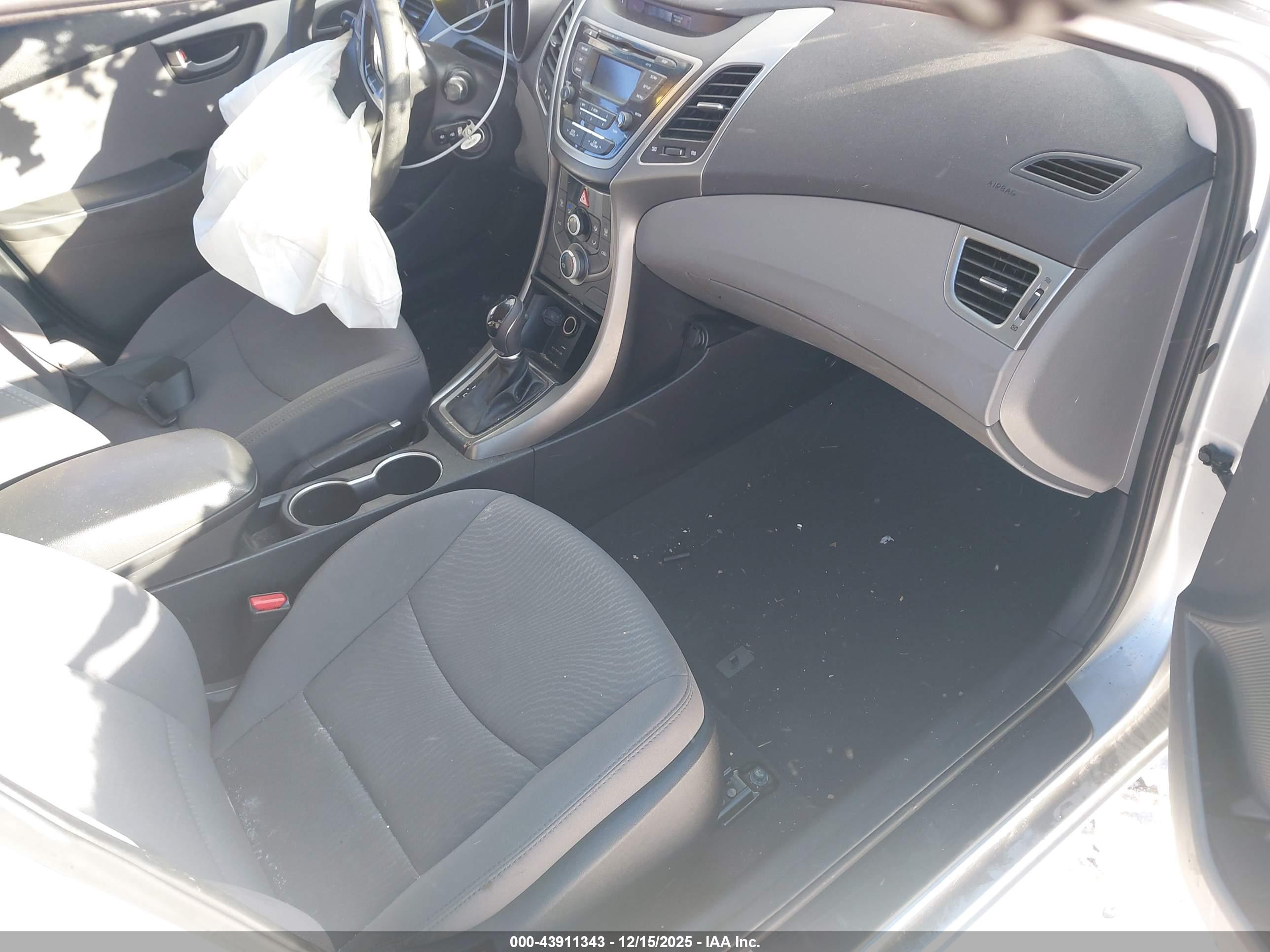HYUNDAI ELANTRA image 5