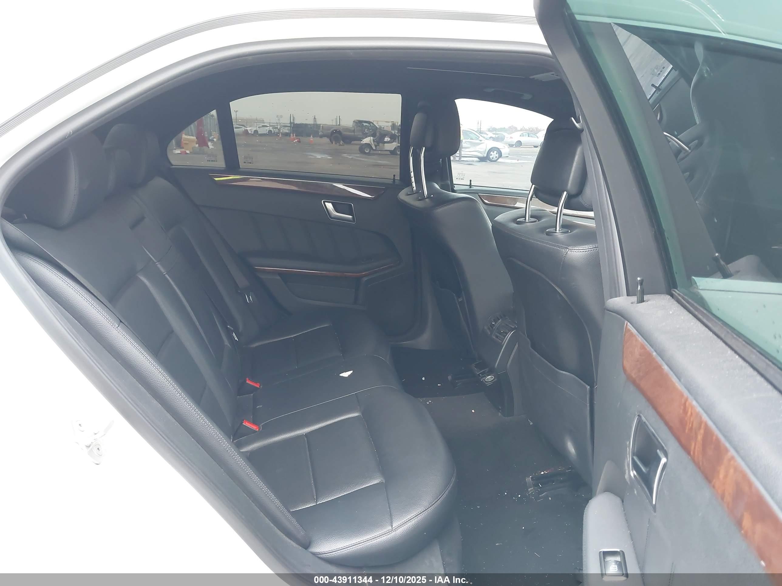 MERCEDES-BENZ E image 8