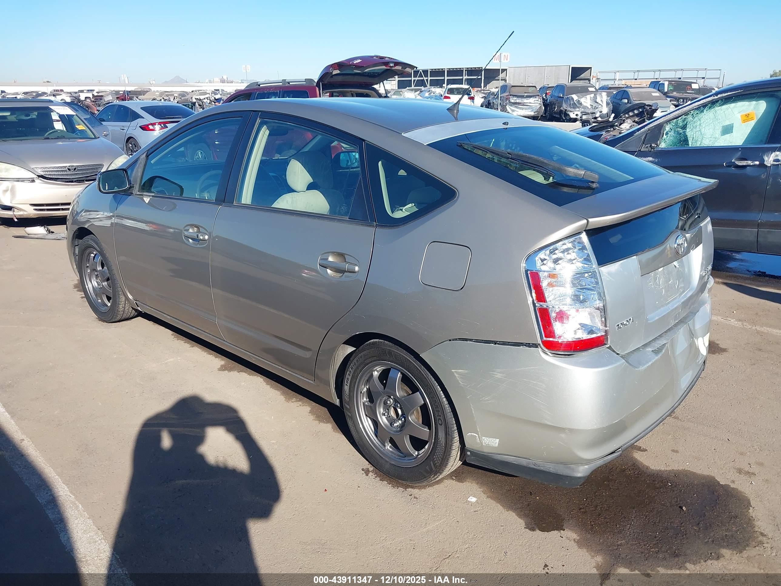 TOYOTA PRIUS image 3