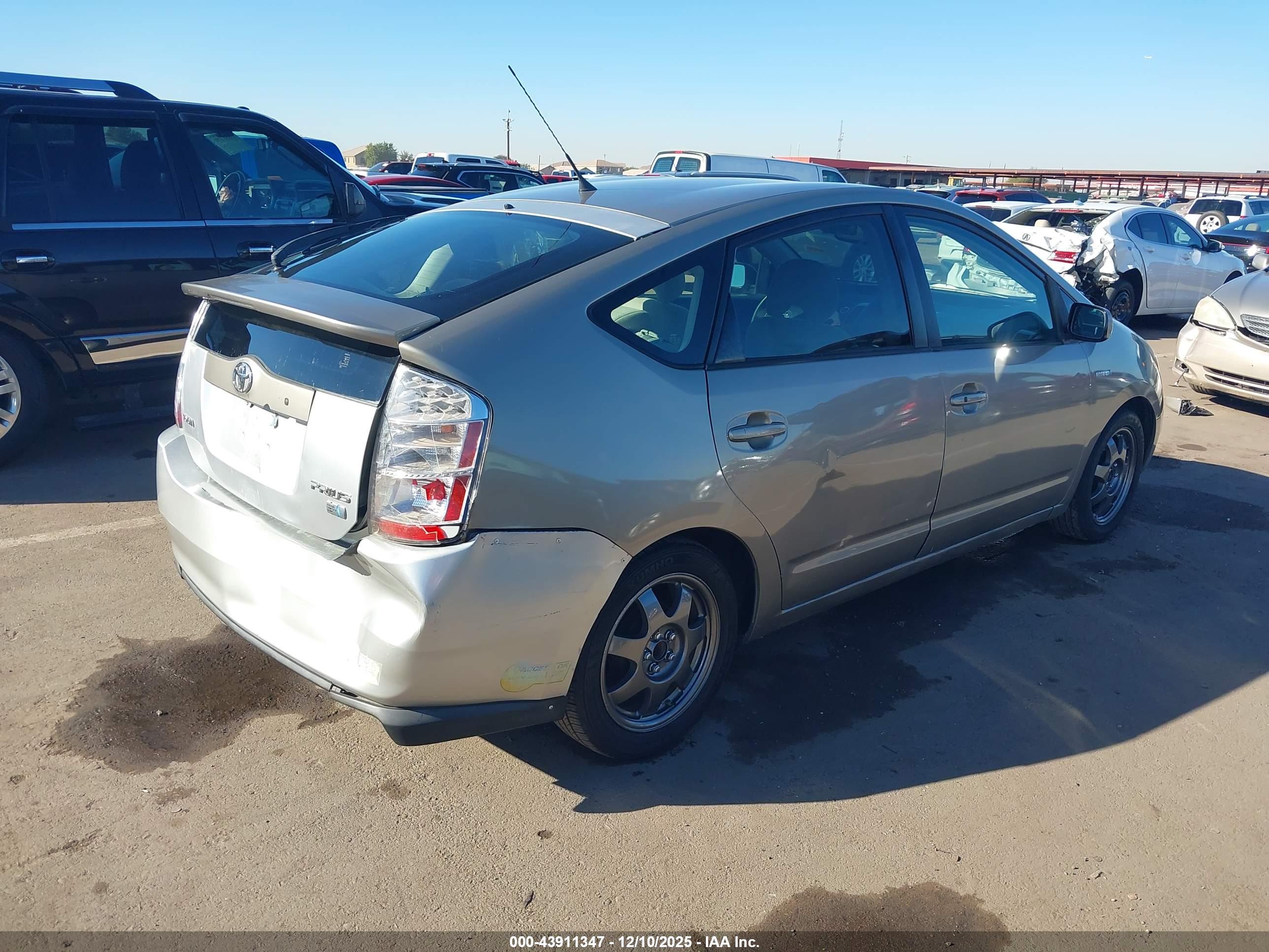 TOYOTA PRIUS image 4