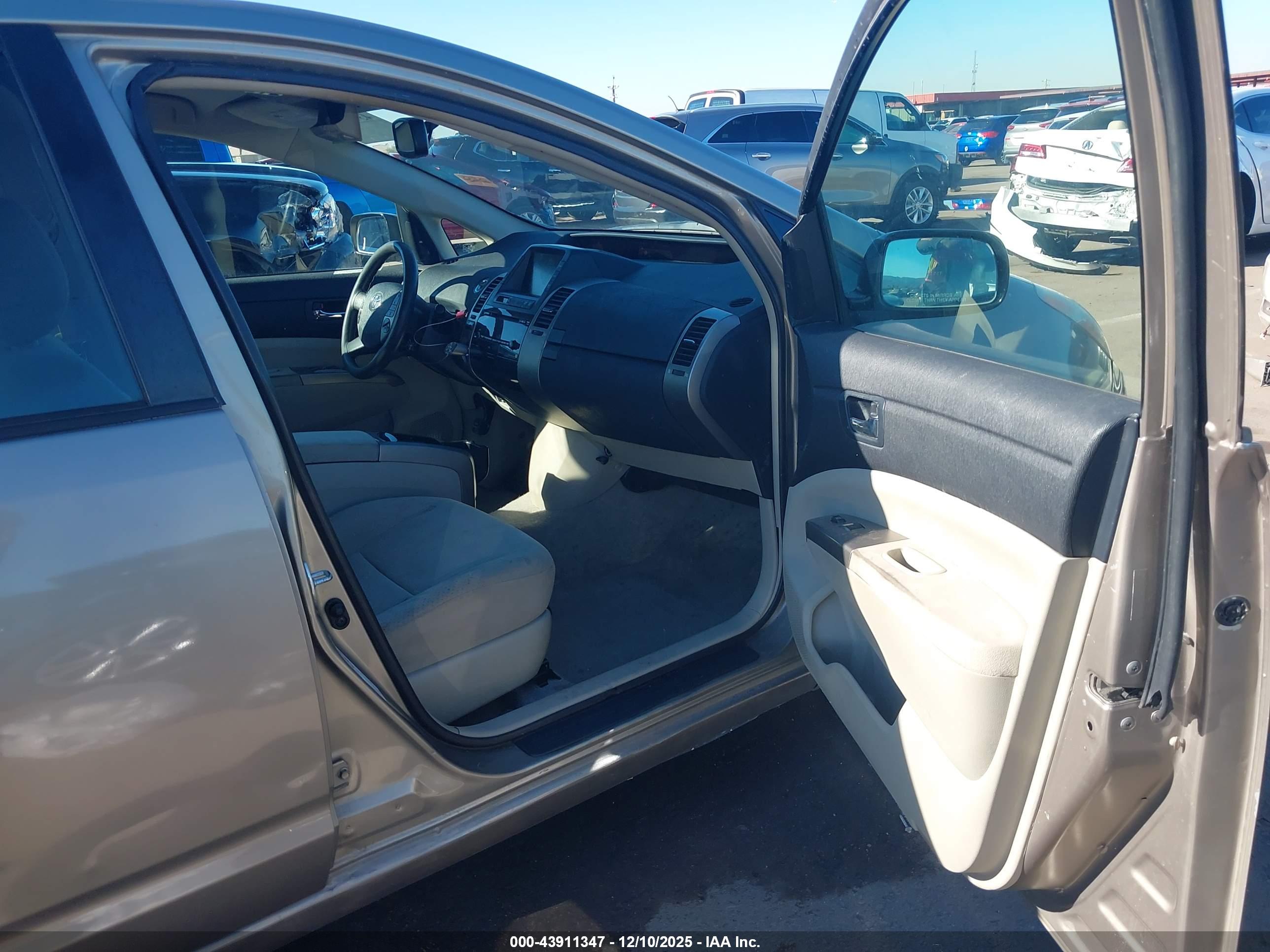 TOYOTA PRIUS image 5