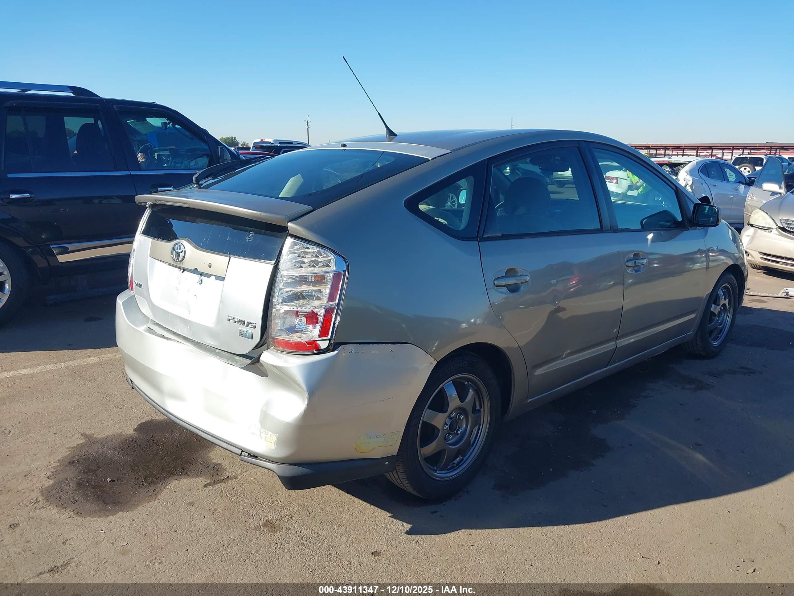 TOYOTA PRIUS image 6
