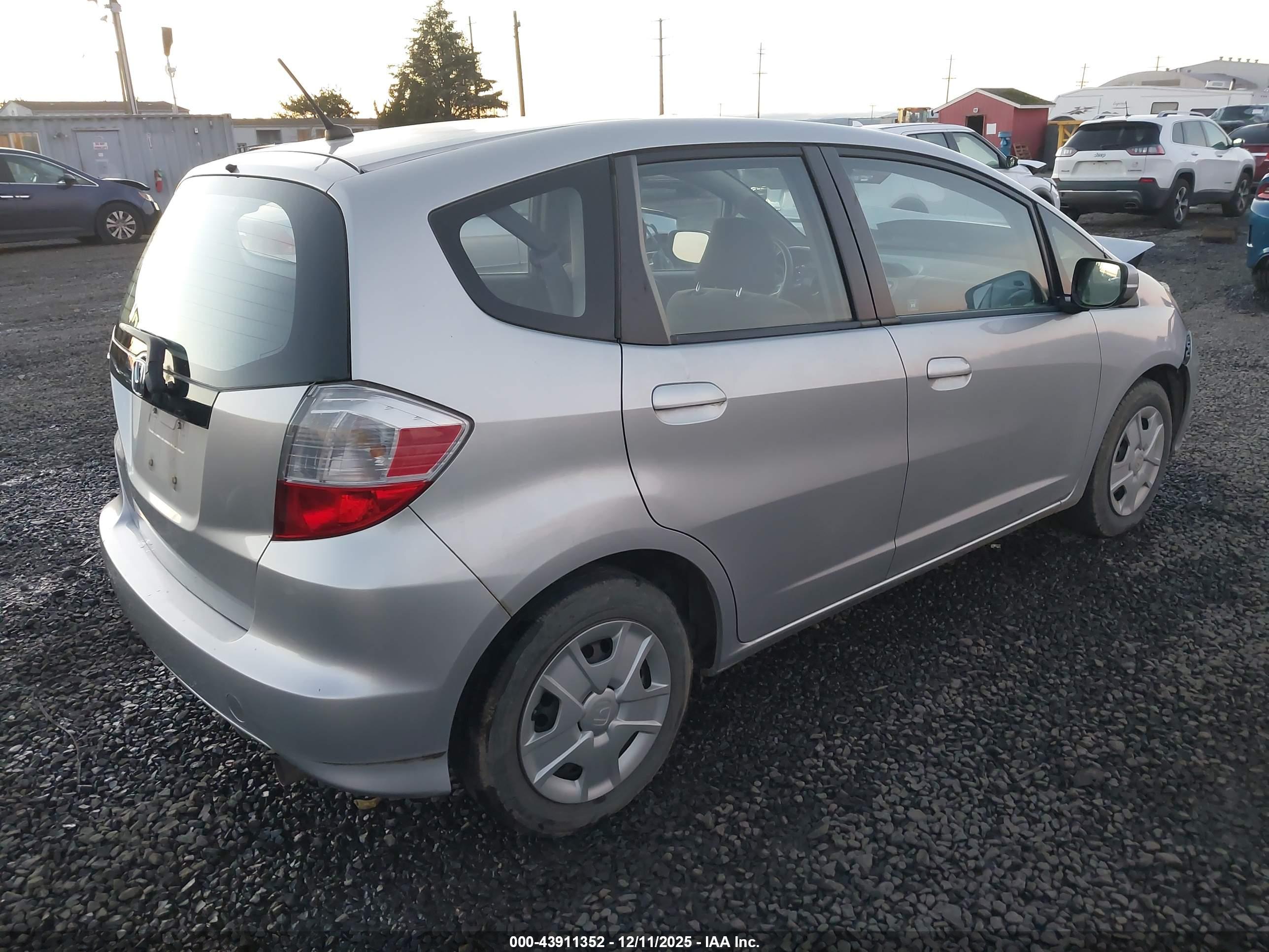 HONDA FIT image 4