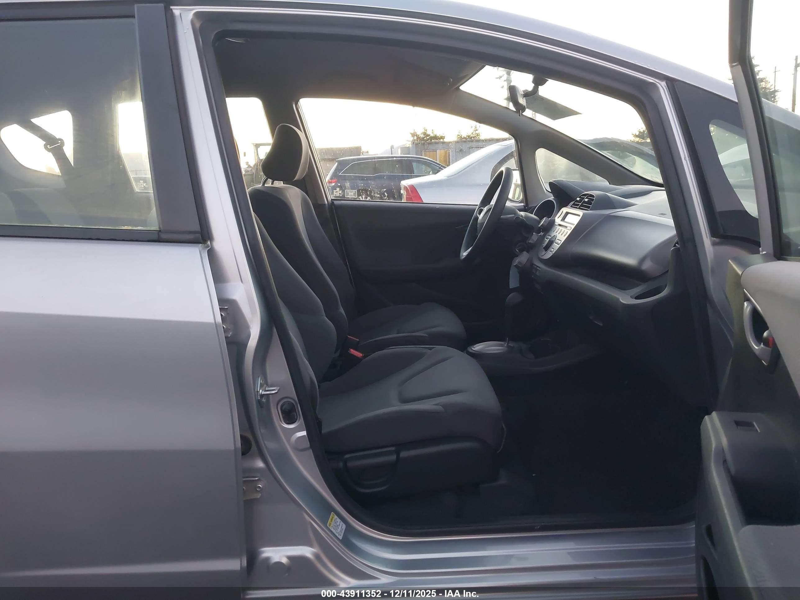 HONDA FIT image 5