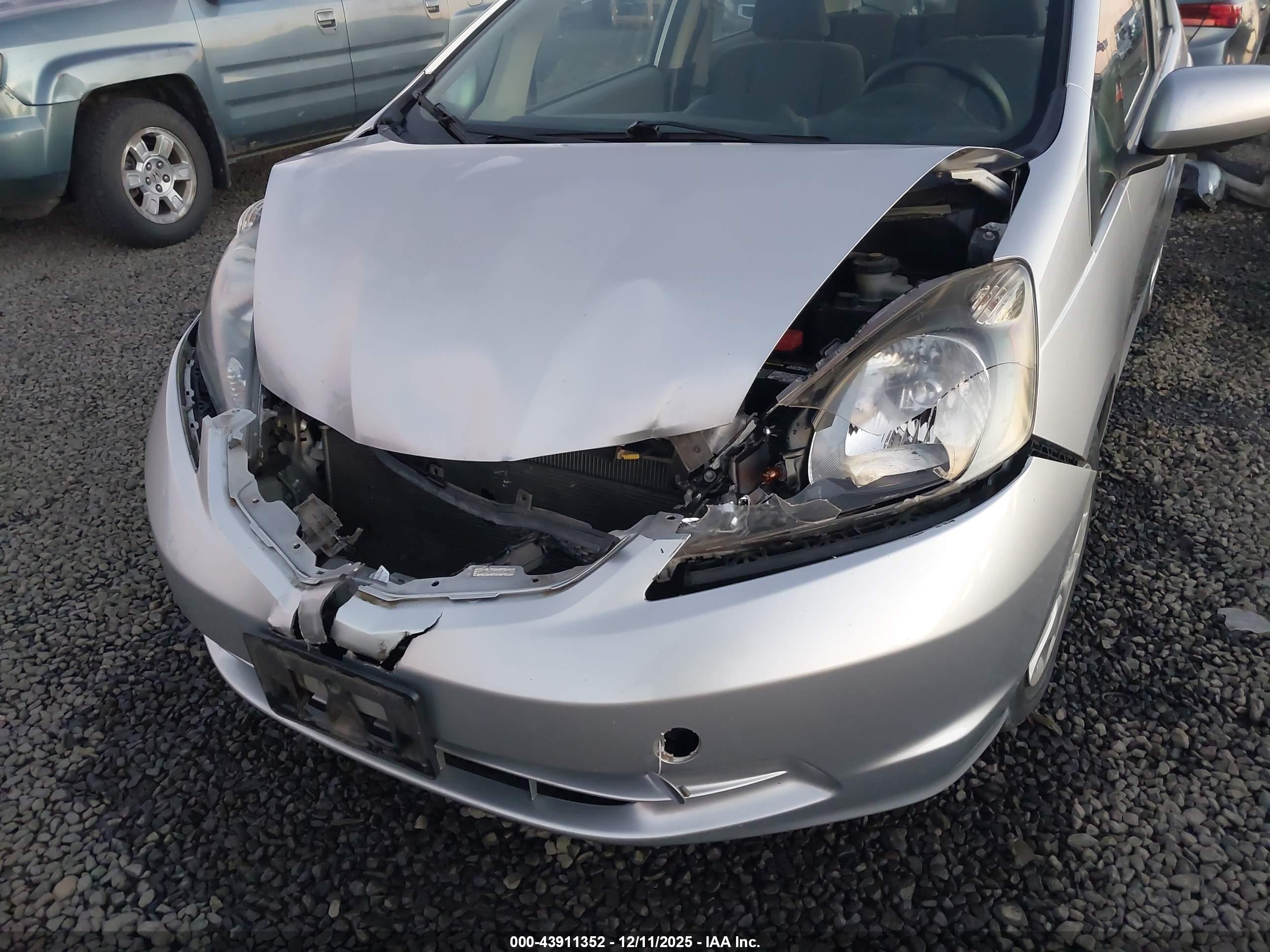 HONDA FIT image 6