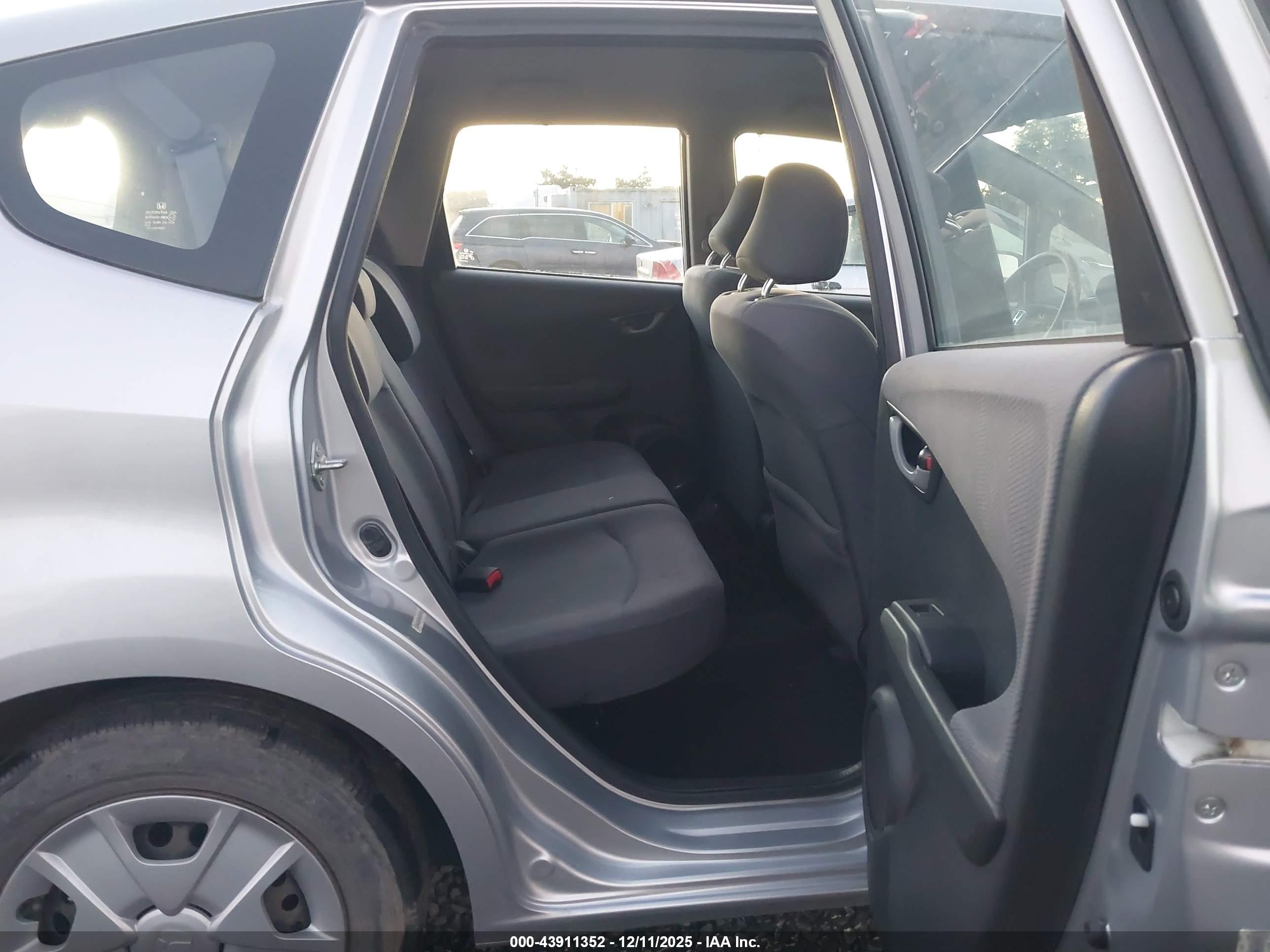 HONDA FIT image 8