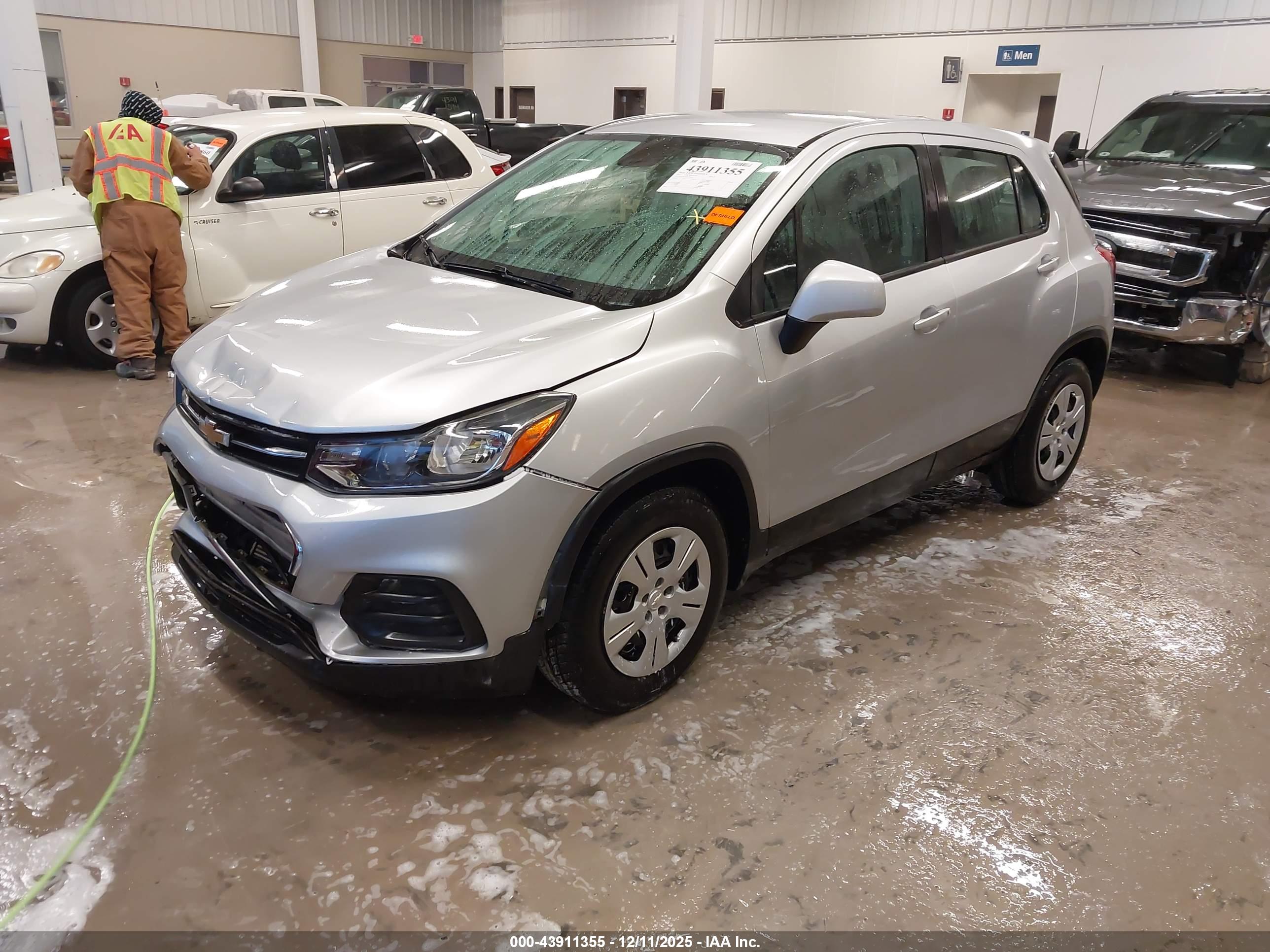 CHEVROLET TRAX image 2